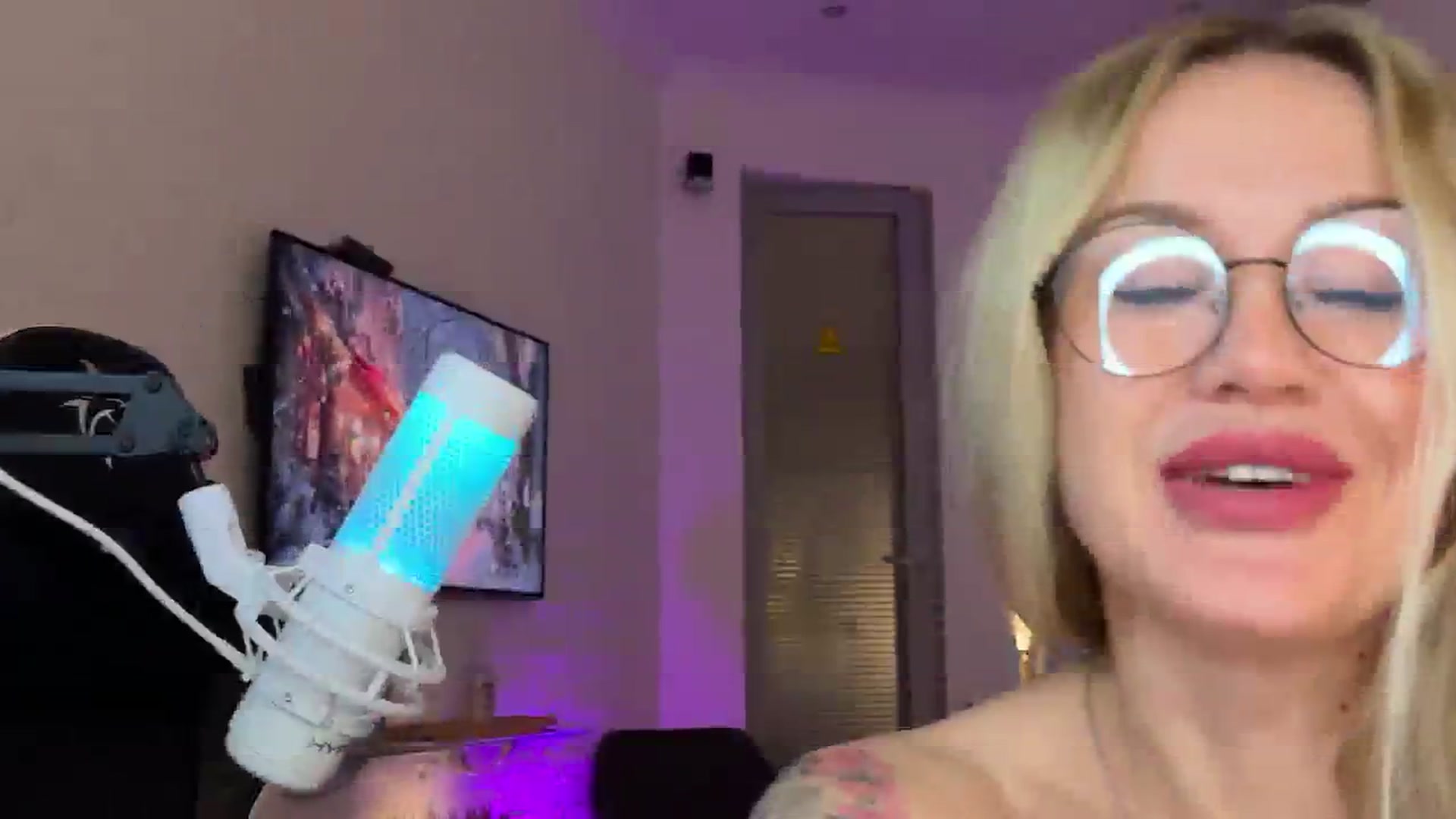 Gallery image thumbnail from AlexiAngel's myfreecams stream on, 12/21/2025, 07:22 image 16 of 20