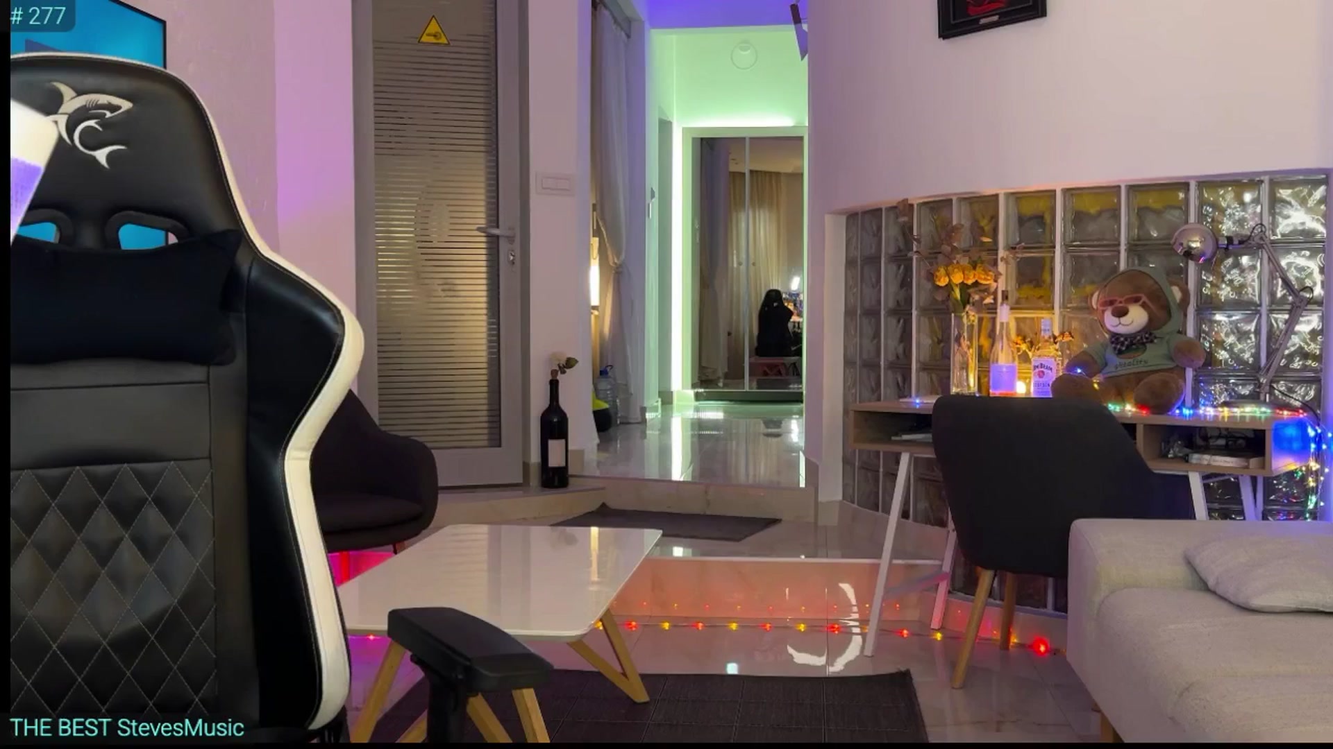 Gallery image thumbnail from AlexiAngel's myfreecams stream on, 12/28/2025, 07:57 image 14 of 20