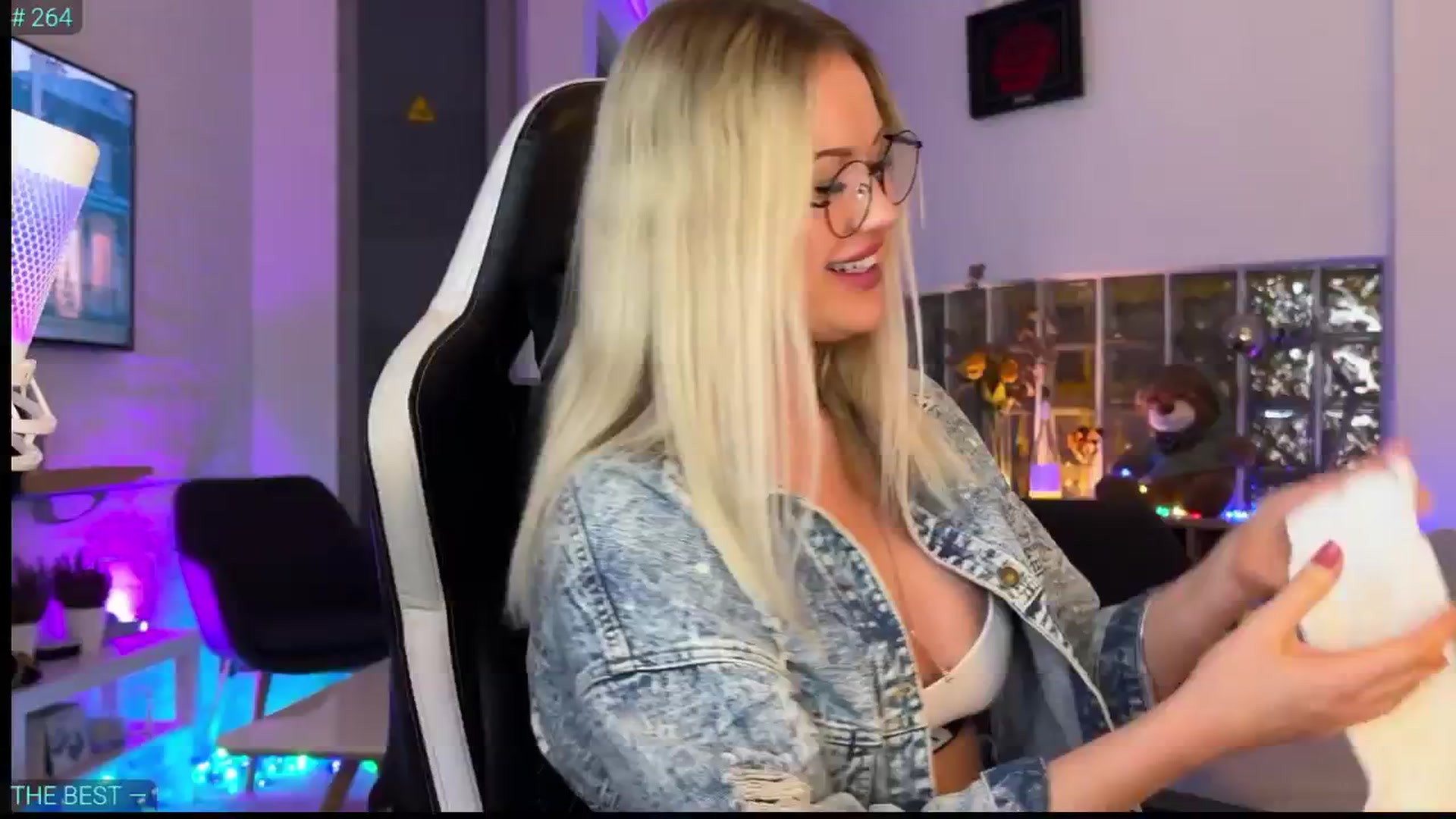 Gallery image thumbnail from AlexiAngel's myfreecams stream on, 12/31/2025, 19:13 image 1 of 20