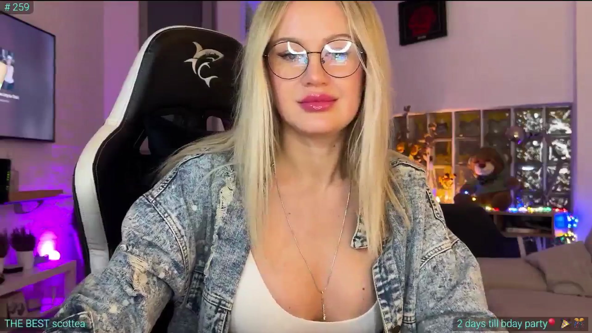 Gallery image thumbnail from AlexiAngel's myfreecams stream on, 01/06/2026, 07:23 image 13 of 20