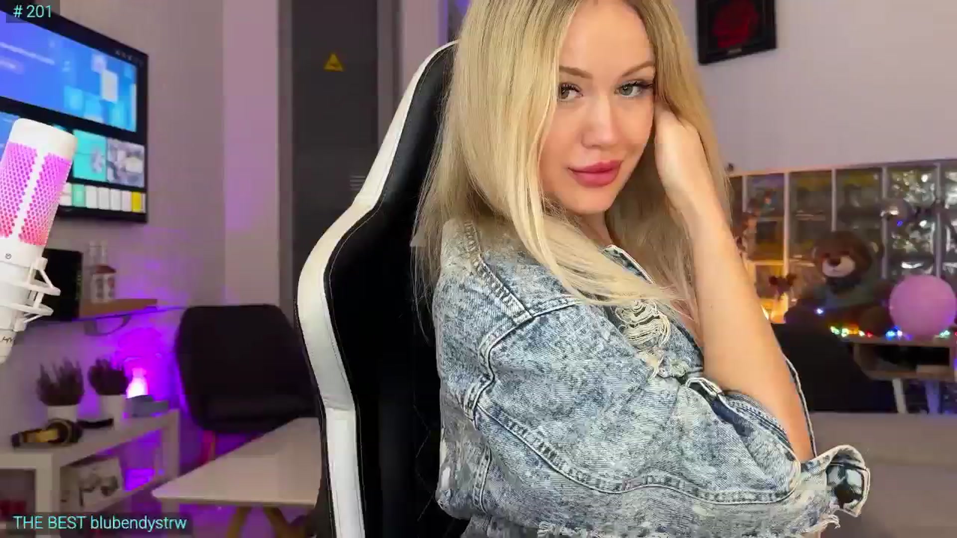Gallery image thumbnail from AlexiAngel's myfreecams stream on, 01/17/2026, 07:28 image 13 of 20