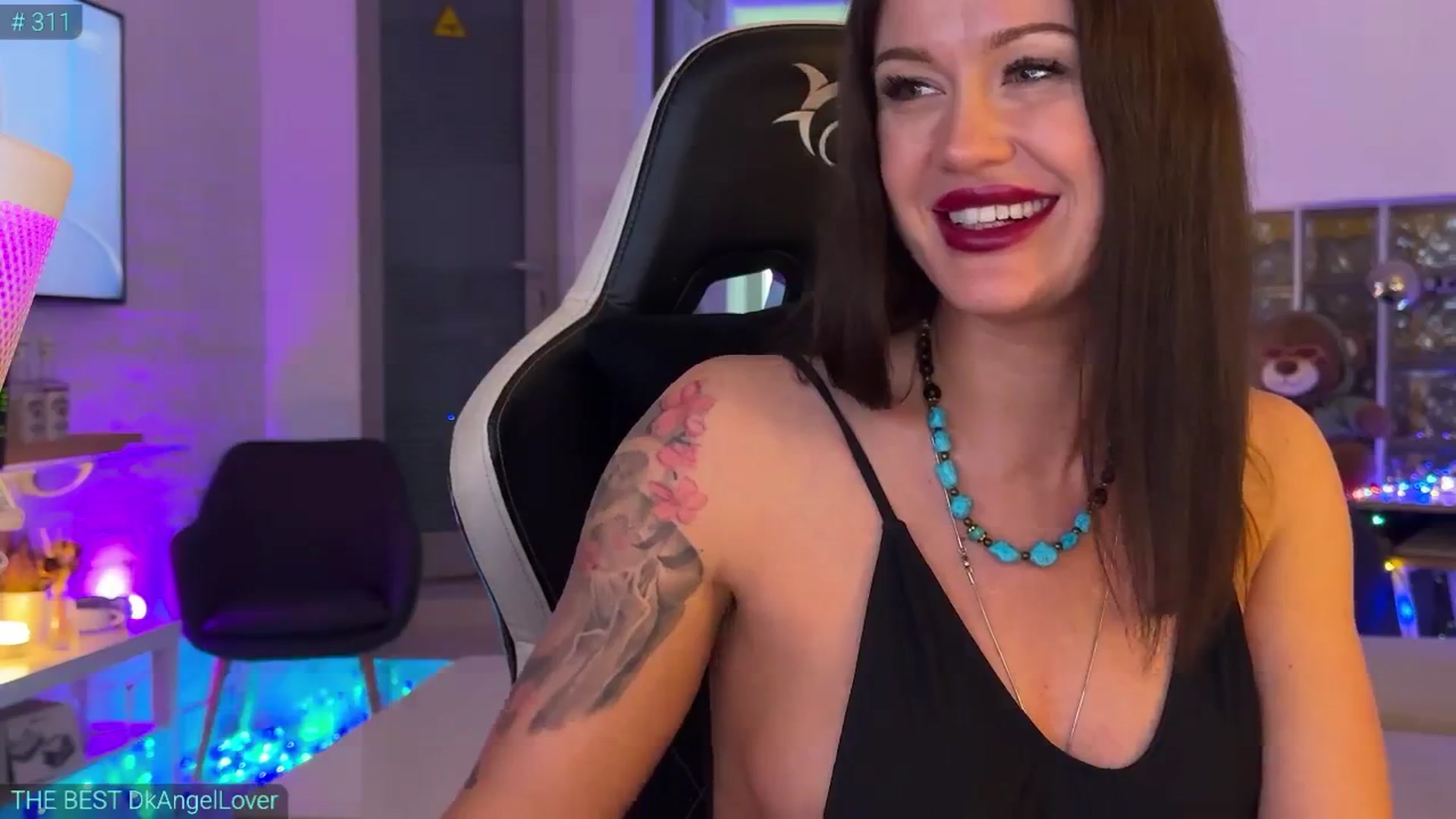 Gallery image thumbnail from AlexiAngel's myfreecams stream on, 03/05/2026, 19:28 image 17 of 20