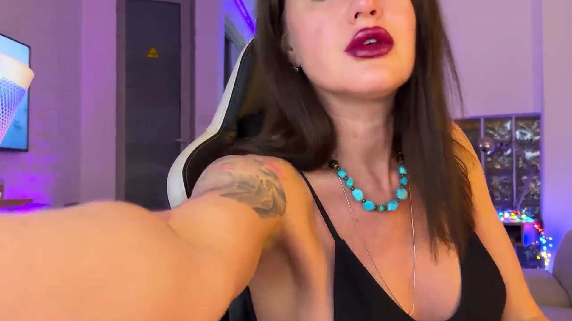 Gallery image thumbnail from AlexiAngel's myfreecams stream on, 03/10/2026, 19:18 image 3 of 20