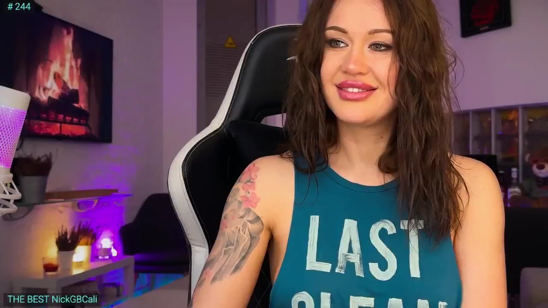 Gallery image thumbnail from AlexiAngel's myfreecams stream on, 04/07/2026, 06:07 image 12 of 20