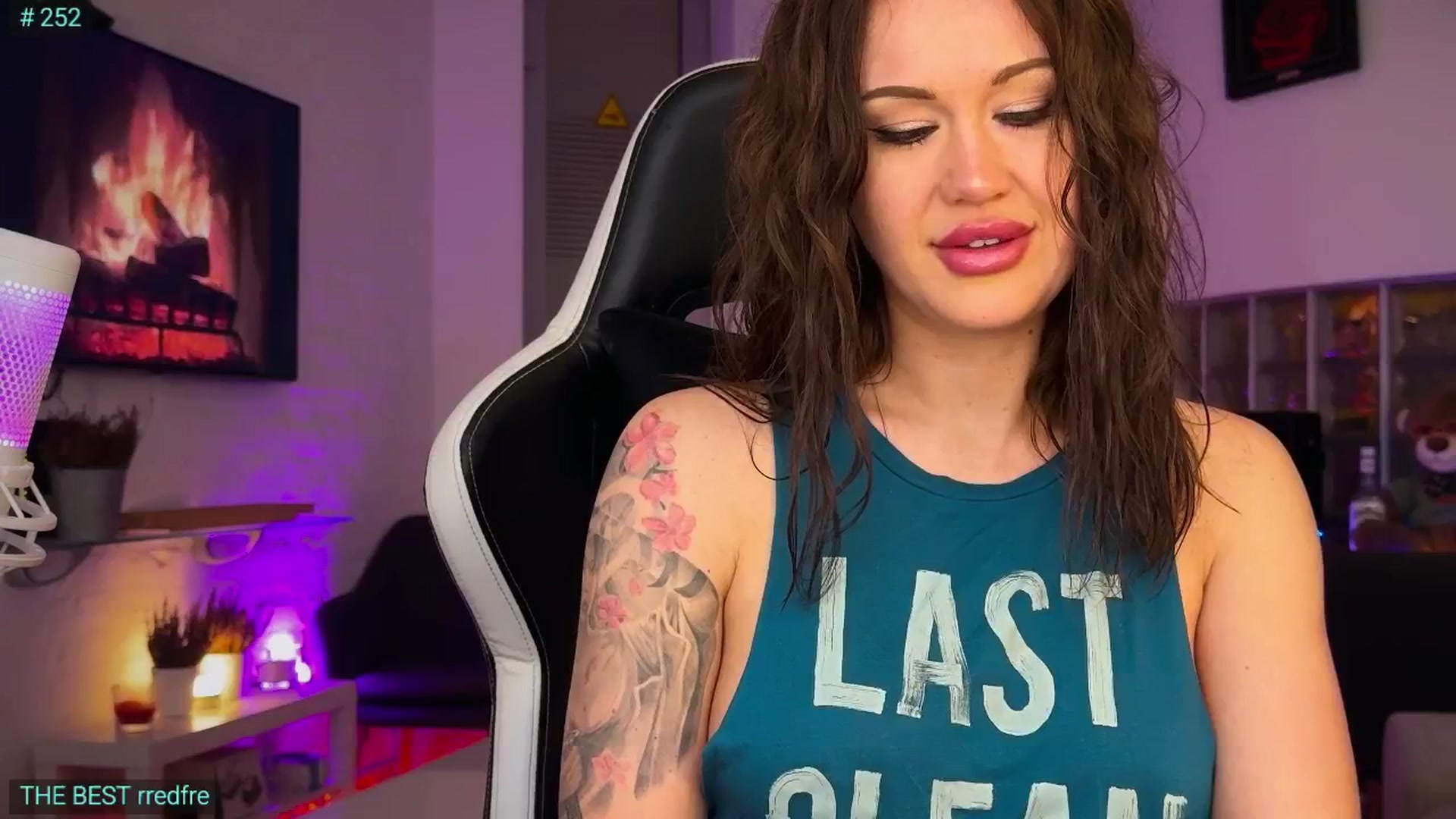 Gallery image thumbnail from AlexiAngel's myfreecams stream on, 04/07/2026, 06:07 image 4 of 20