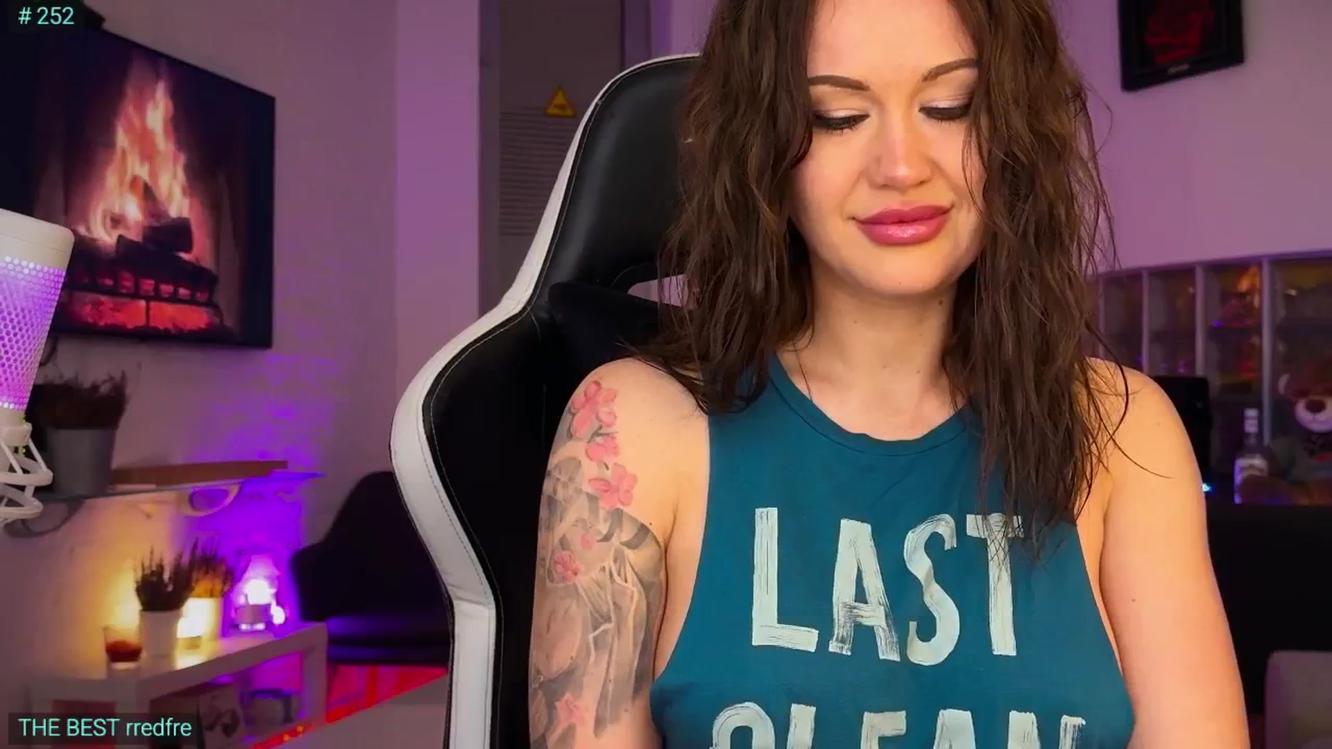 Gallery image thumbnail from AlexiAngel's myfreecams stream on, 04/07/2026, 06:07 image 3 of 20