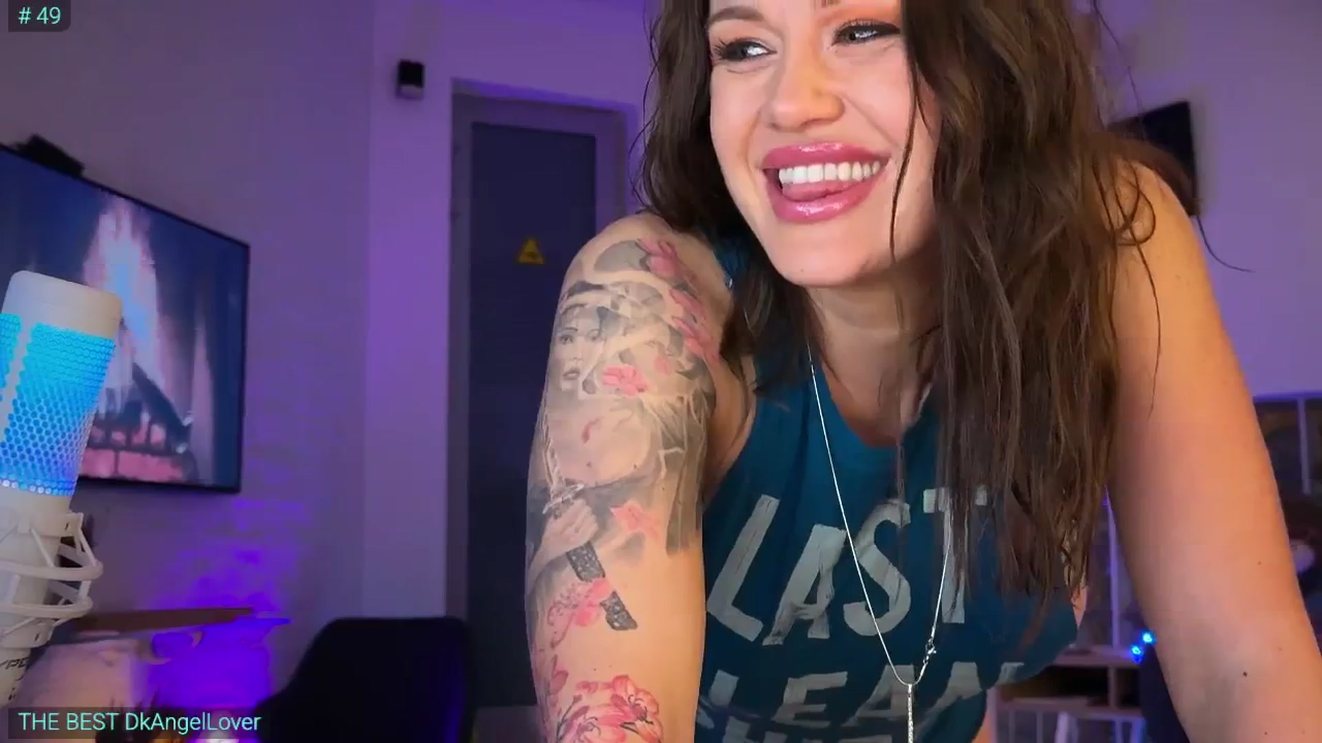 Gallery image thumbnail from AlexiAngel's myfreecams stream on, 04/09/2026, 17:54 image 16 of 20
