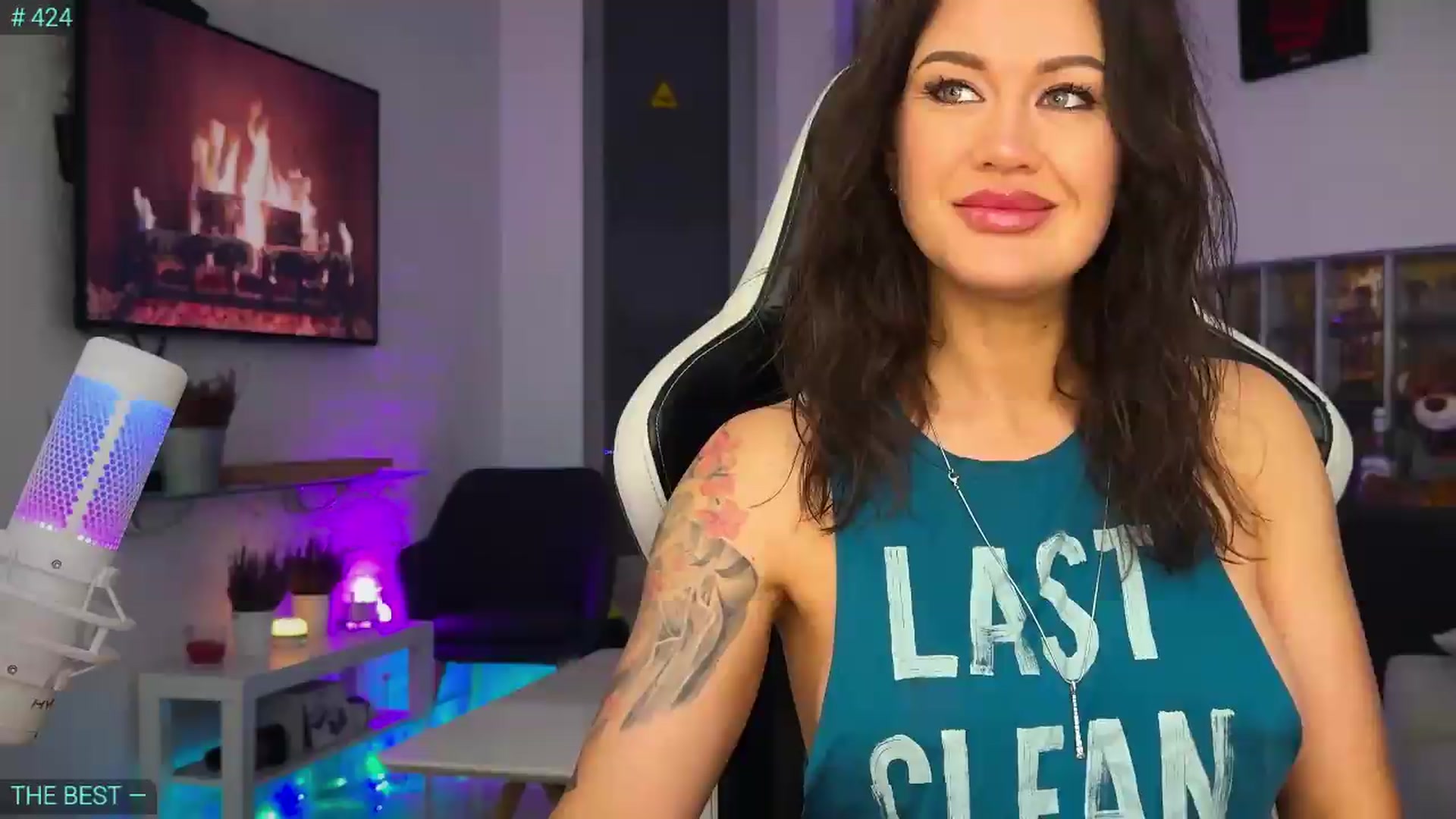 Gallery image thumbnail from AlexiAngel's myfreecams stream on, 05/06/2026, 07:18 image 11 of 20