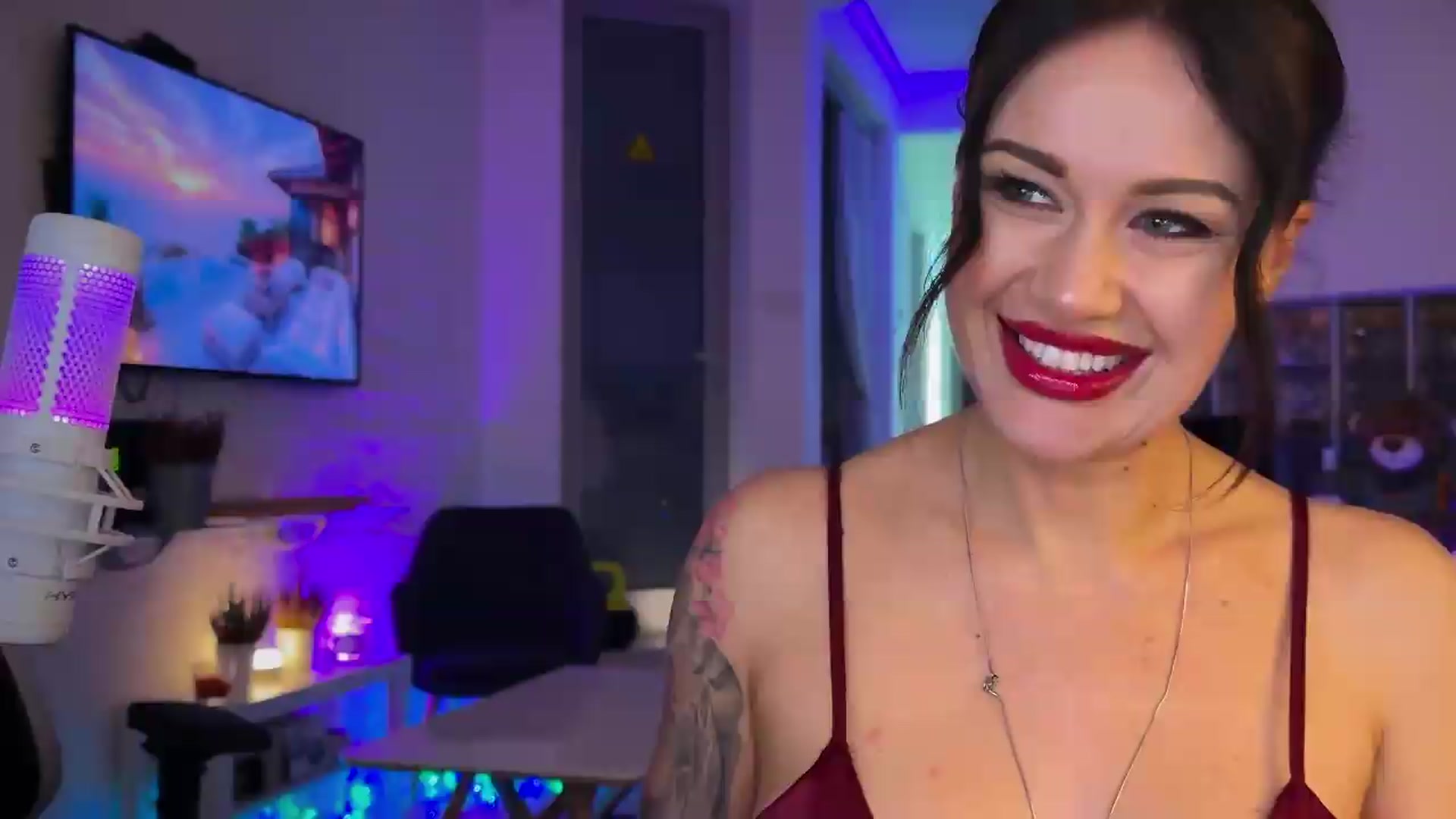 Gallery image thumbnail from AlexiAngel's myfreecams stream on, 05/19/2026, 18:41 image 4 of 20