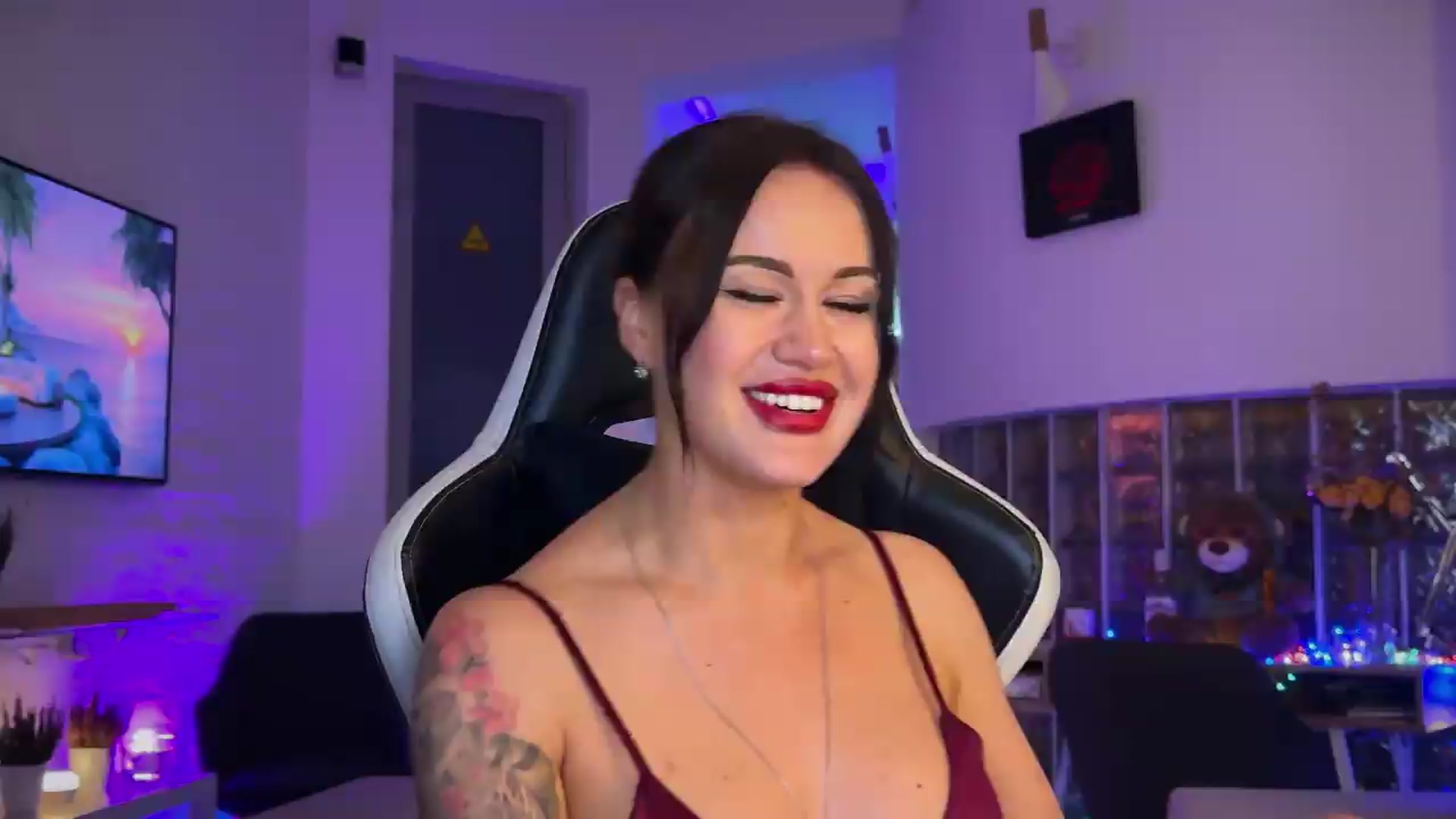 Gallery image thumbnail from AlexiAngel's myfreecams stream on, 05/20/2026, 18:53 image 12 of 20
