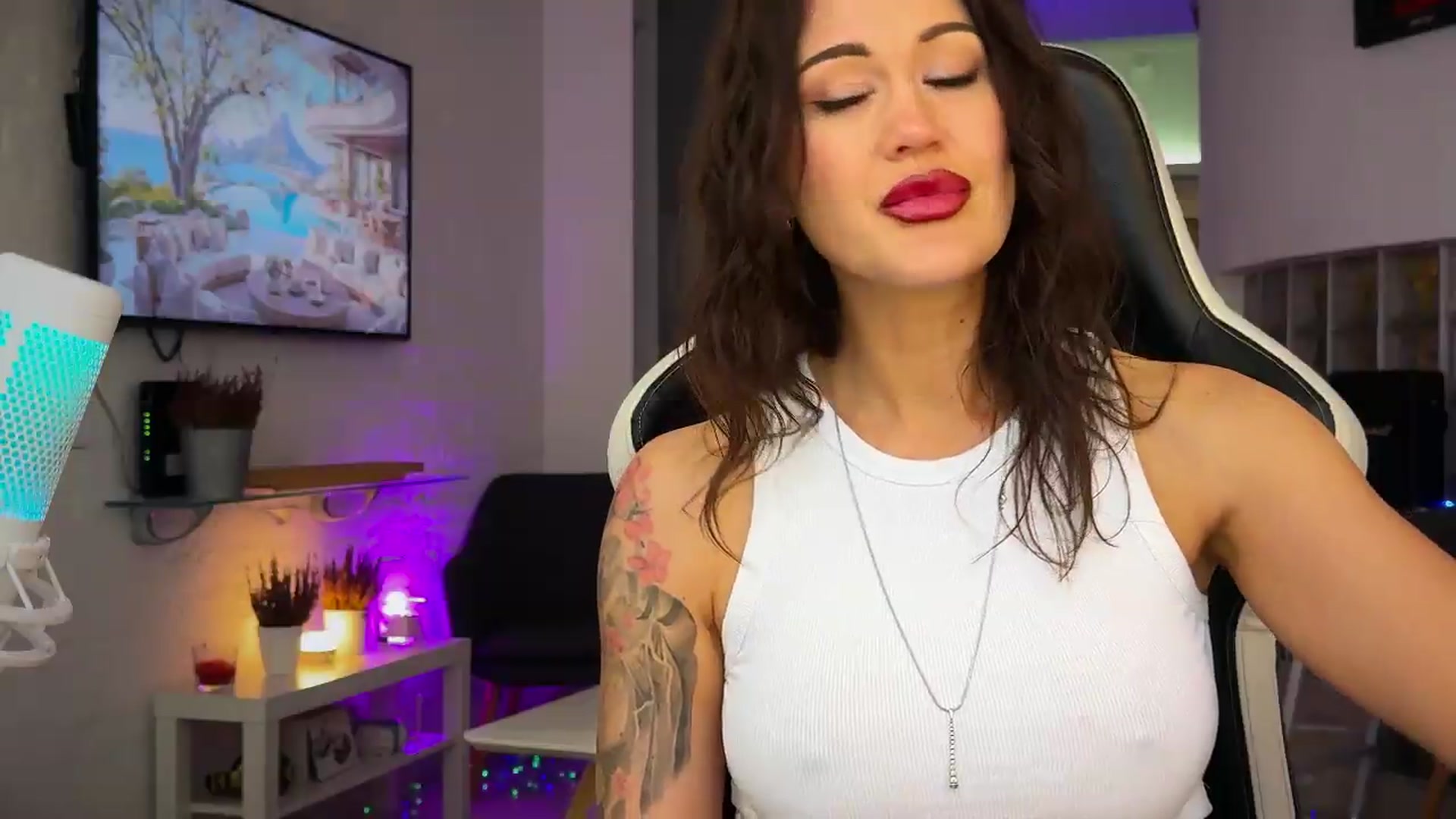 Gallery image thumbnail from AlexiAngel's myfreecams stream on, 05/22/2026, 07:15 image 3 of 20