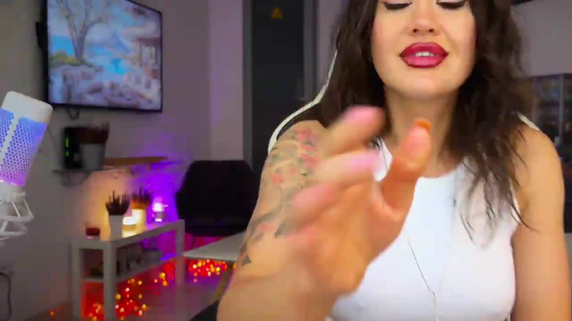 Gallery image thumbnail from AlexiAngel's myfreecams stream on, 05/22/2026, 07:15 image 12 of 20