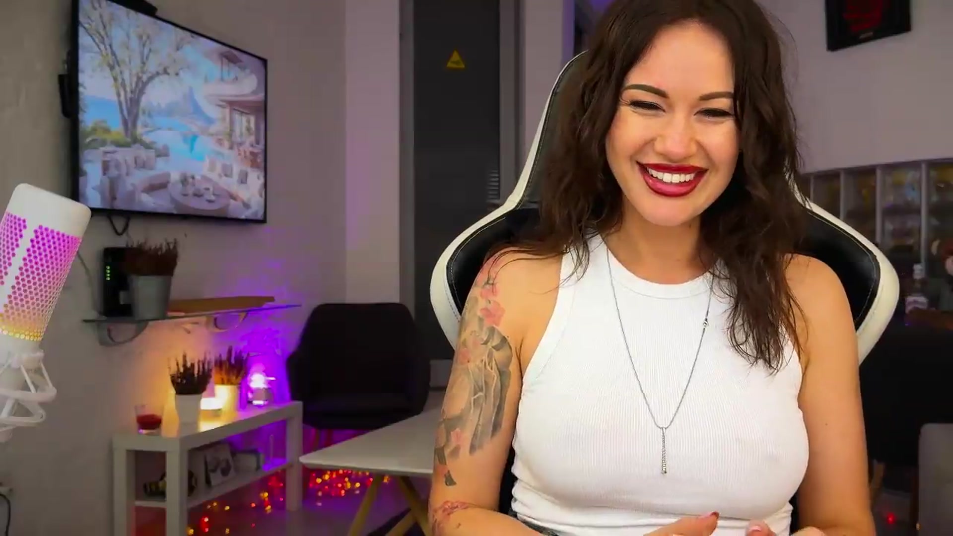 Gallery image thumbnail from AlexiAngel's myfreecams stream on, 05/22/2026, 07:15 image 16 of 20