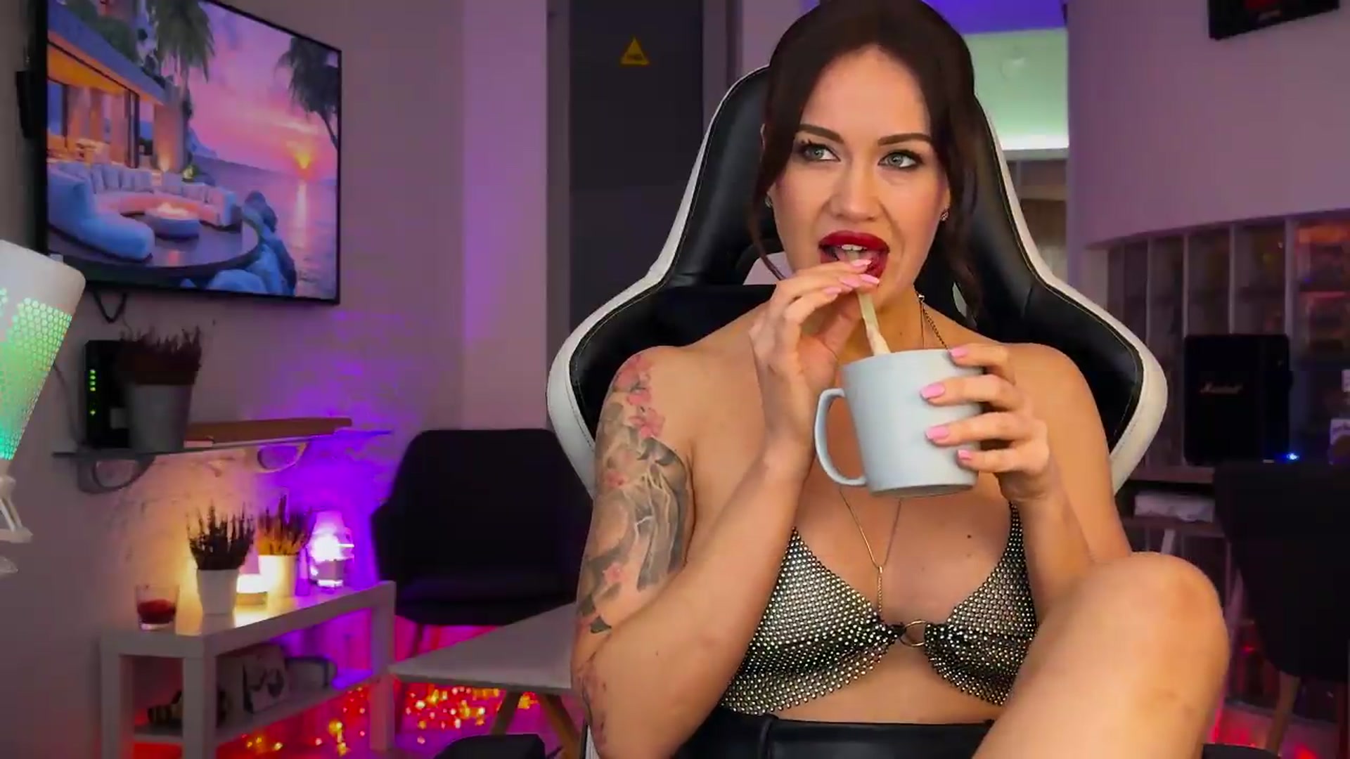 Gallery image thumbnail from AlexiAngel's myfreecams stream on, 05/22/2026, 16:46 image 7 of 20