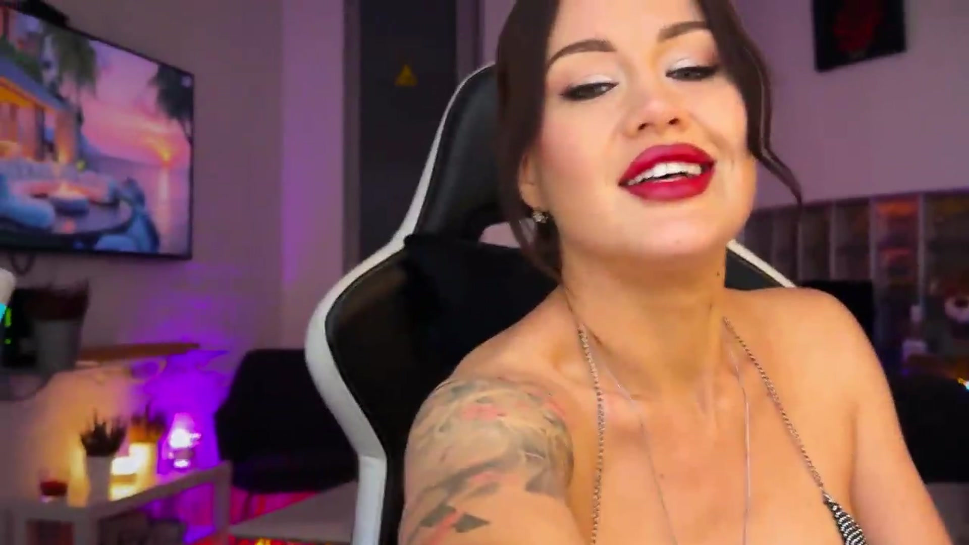 Gallery image thumbnail from AlexiAngel's myfreecams stream on, 05/22/2026, 16:46 image 13 of 20