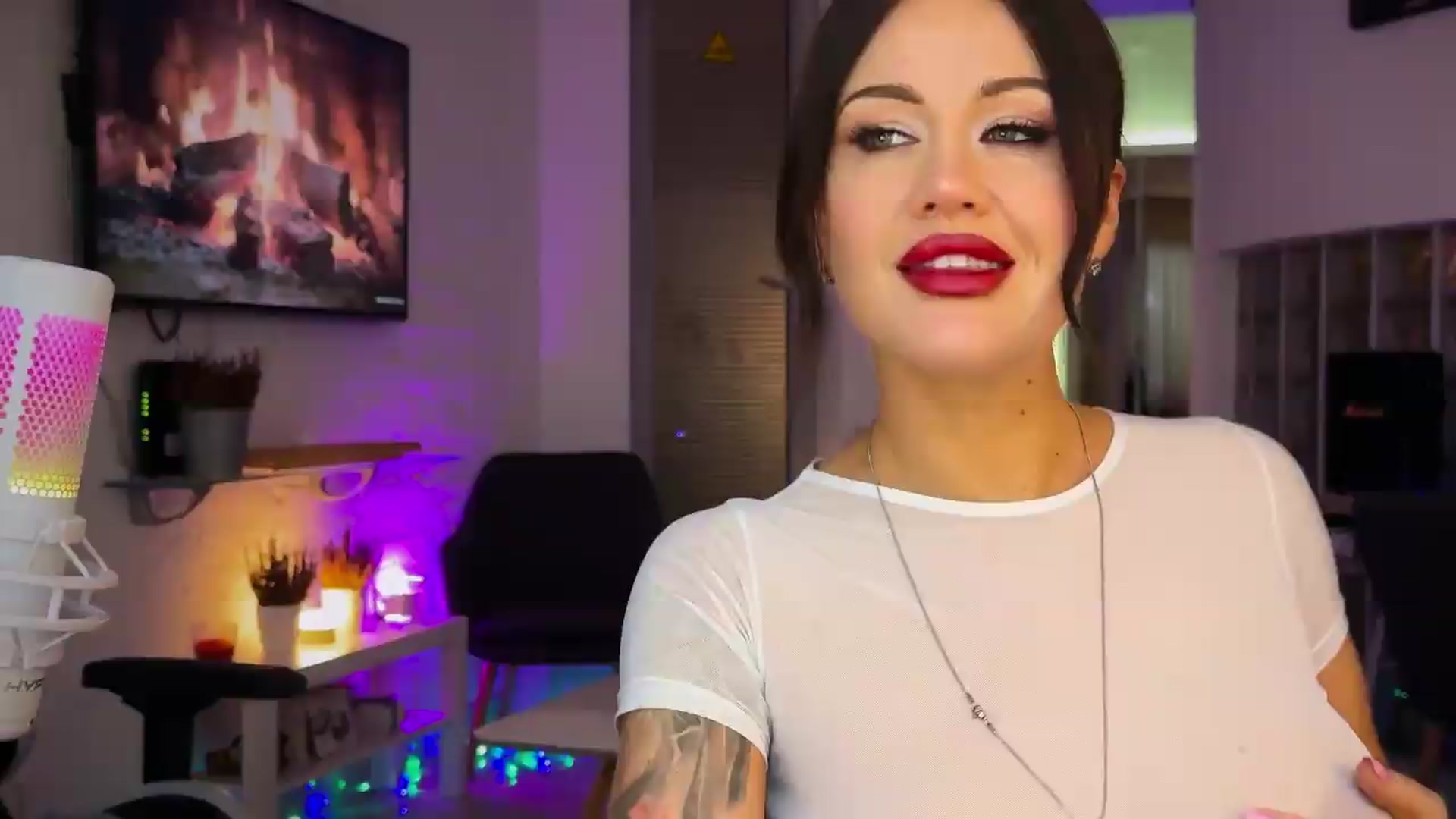 Gallery image thumbnail from AlexiAngel's myfreecams stream on, 05/23/2026, 16:29 image 4 of 20