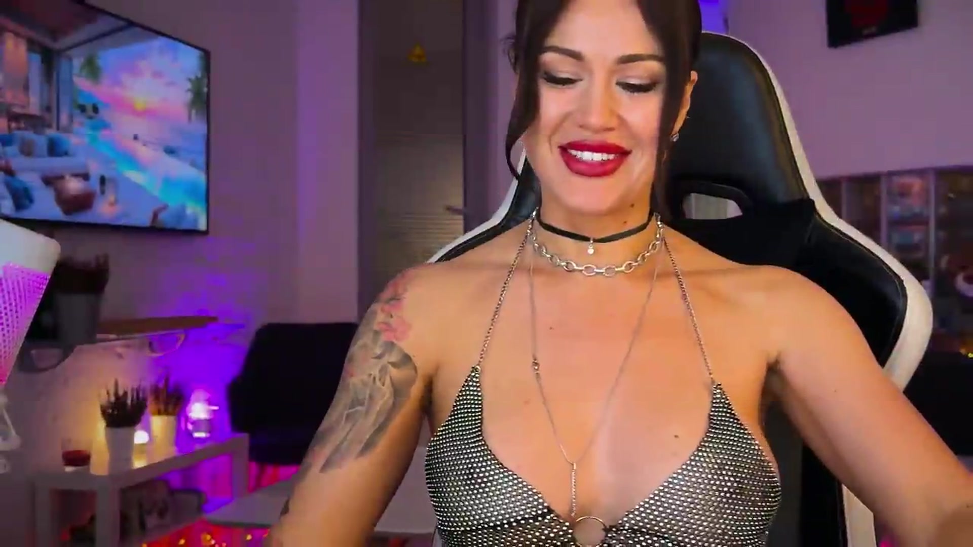Gallery image thumbnail from AlexiAngel's myfreecams stream on, 05/26/2026, 17:54 image 18 of 20