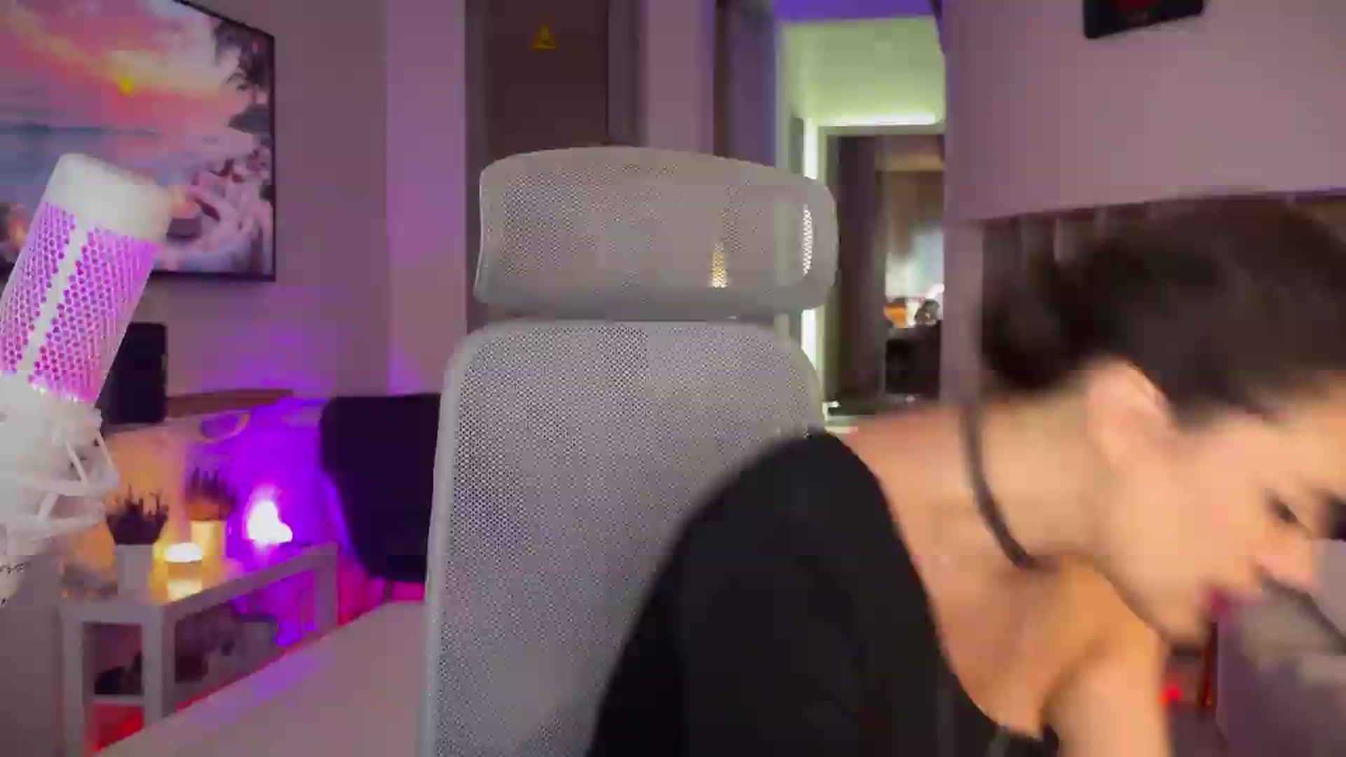Gallery image thumbnail from AlexiAngel's myfreecams stream on, 08/27/2026, 16:33 image 4 of 20