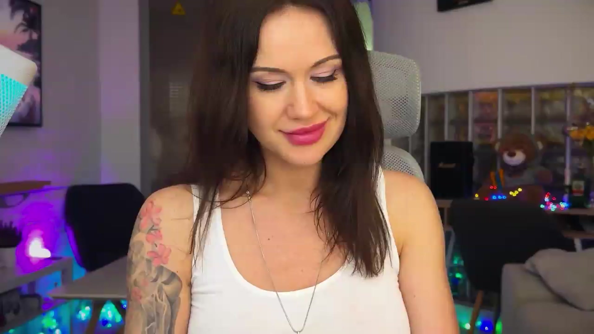 Gallery image thumbnail from AlexiAngel's myfreecams stream on, 08/28/2026, 06:58 image 18 of 20