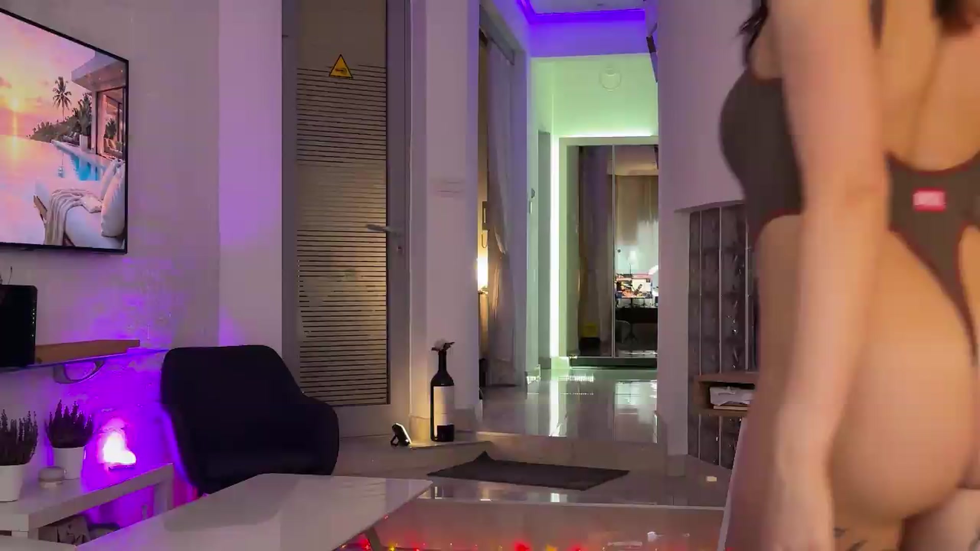 Gallery image thumbnail from AlexiAngel's myfreecams stream on, 08/28/2026, 16:38 image 14 of 20