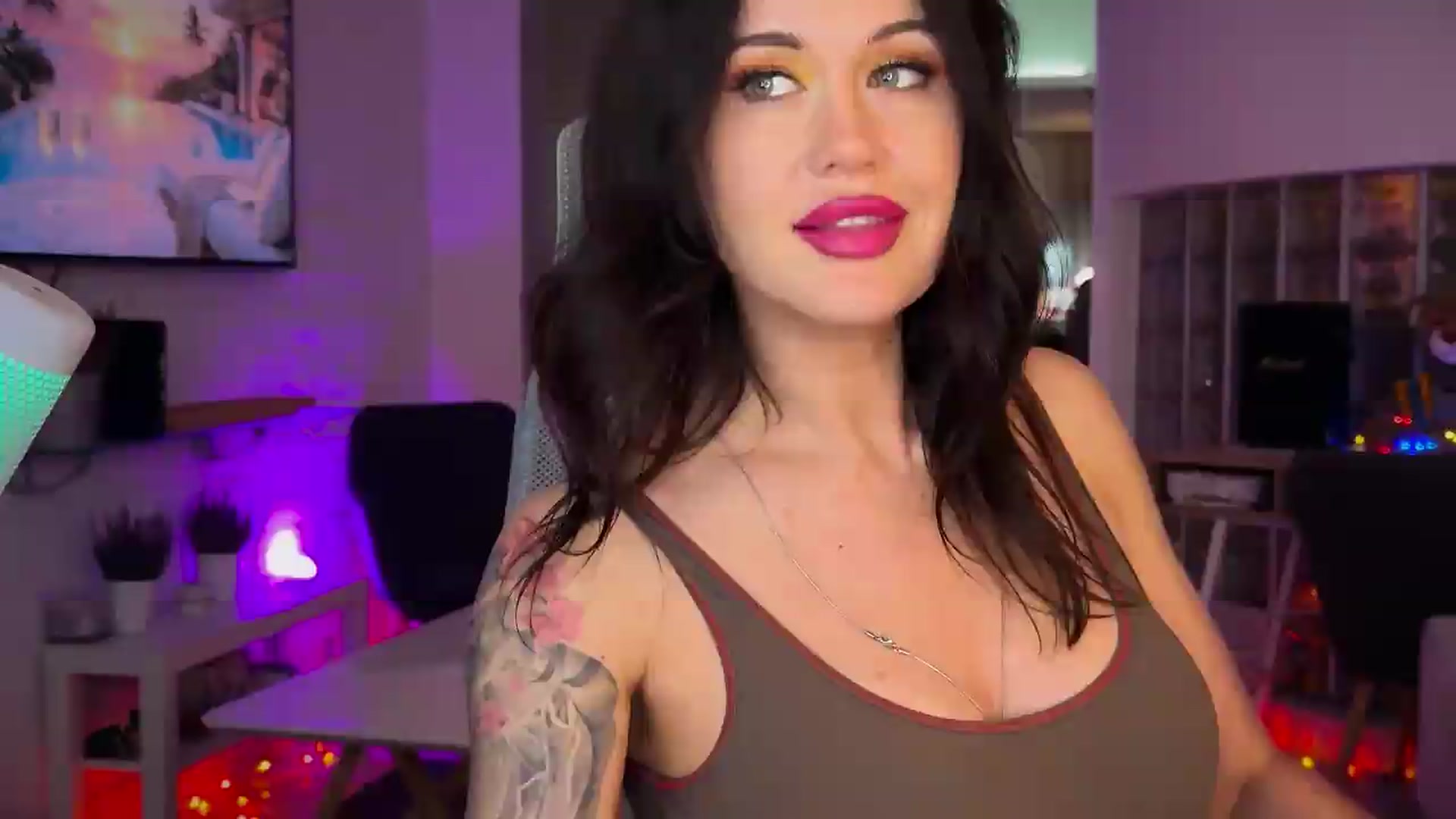 Gallery image thumbnail from AlexiAngel's myfreecams stream on, 08/28/2026, 17:35 image 10 of 20