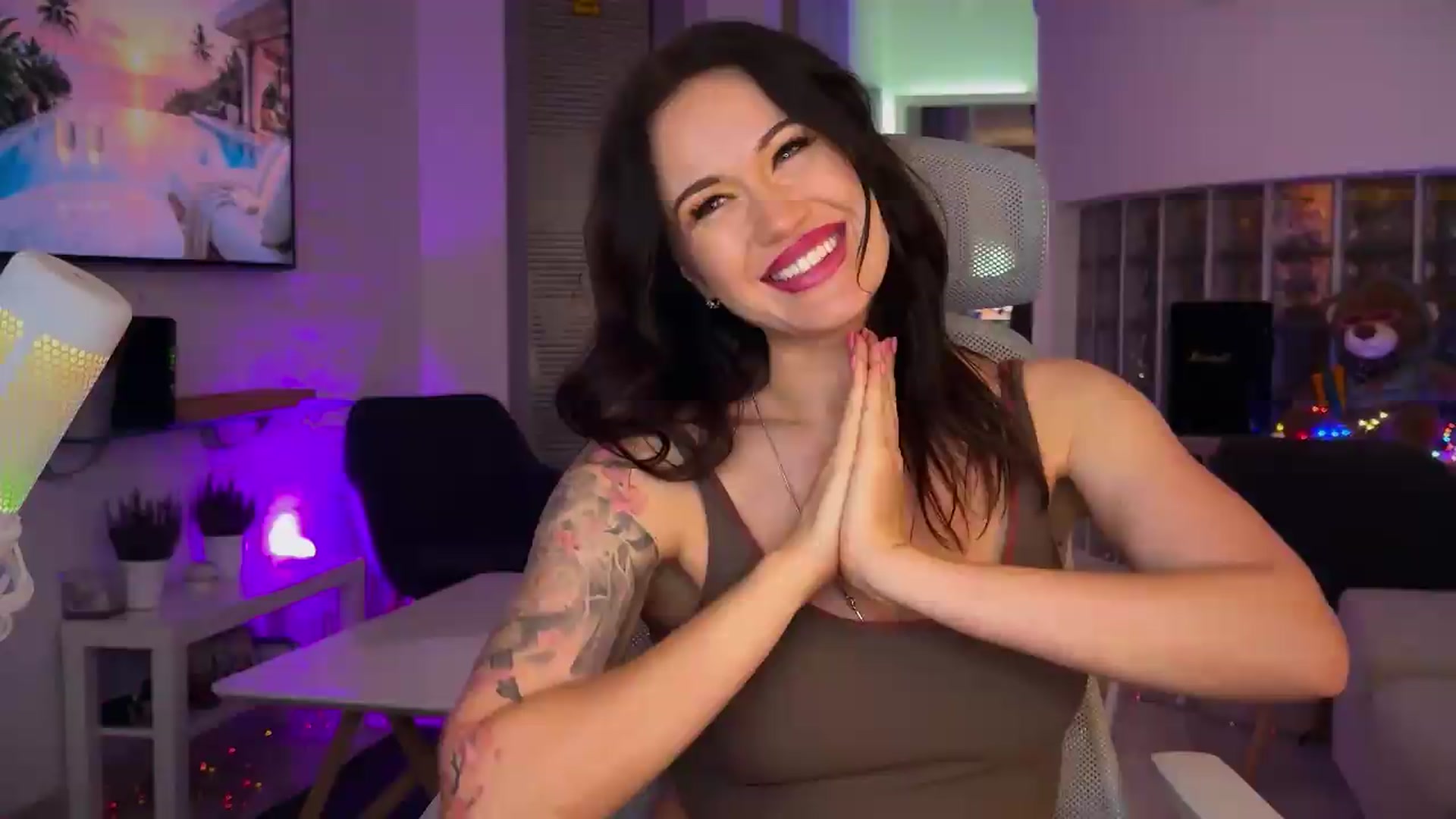 Gallery image thumbnail from AlexiAngel's myfreecams stream on, 08/28/2026, 17:58 image 6 of 20