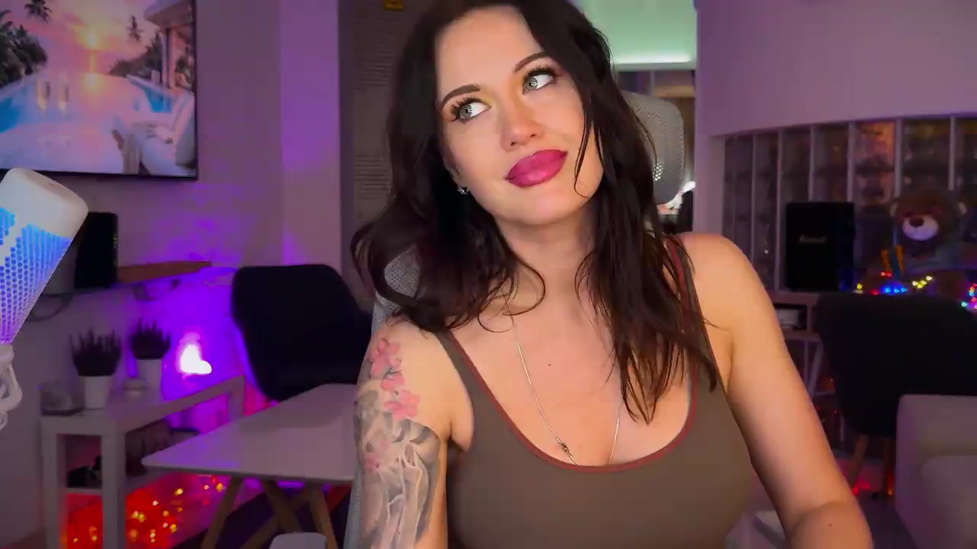 Gallery image thumbnail from AlexiAngel's myfreecams stream on, 08/28/2026, 17:58 image 3 of 20
