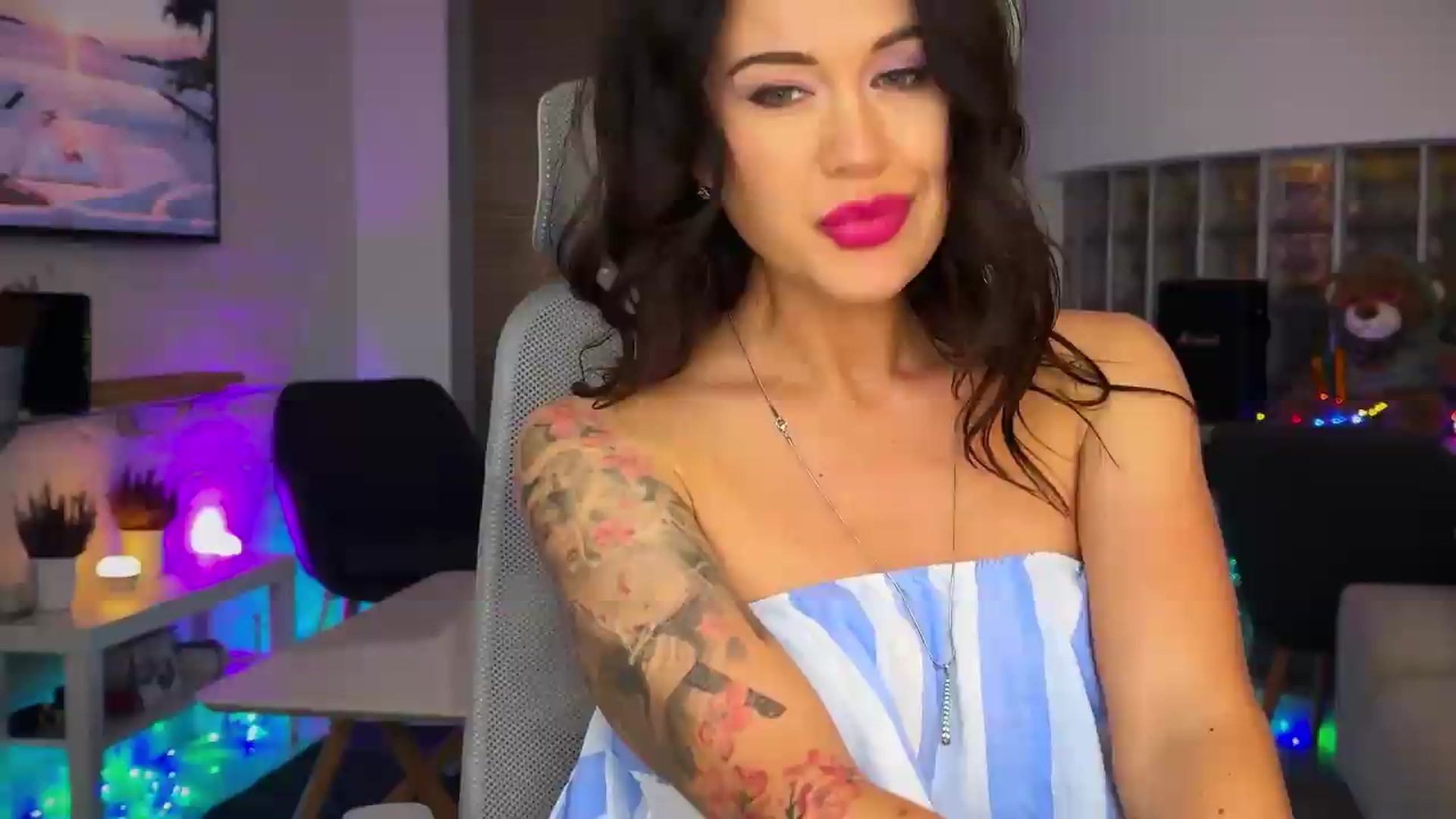 Gallery image thumbnail from AlexiAngel's myfreecams stream on, 09/05/2026, 17:59 image 4 of 20