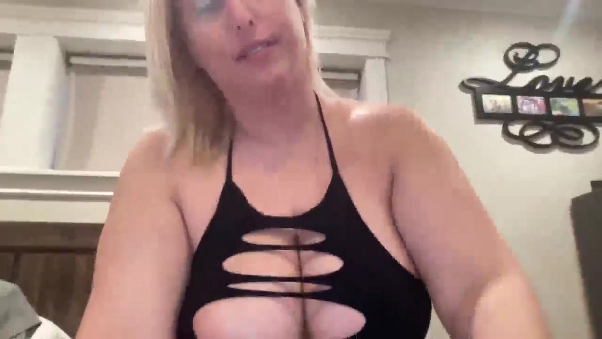 Gallery image thumbnail from AlexiaTripp's myfreecams stream on, 02/15/2025, 15:15 image 18 of 20