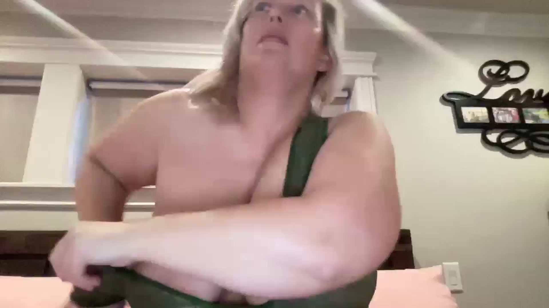 Gallery image thumbnail from AlexiaTripp's myfreecams stream on, 04/16/2025, 13:20 image 10 of 20