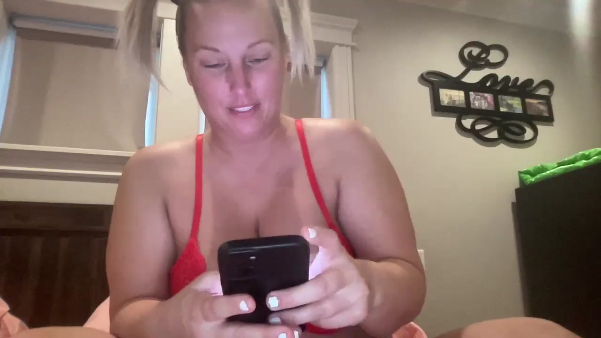 Gallery image thumbnail from AlexiaTripp's myfreecams stream on, 04/19/2025, 14:00 image 5 of 20