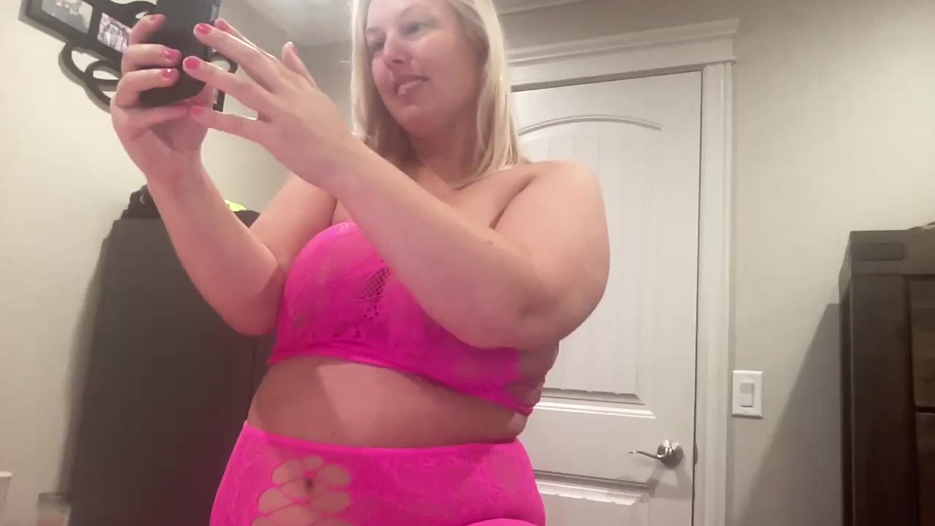 Gallery image thumbnail from AlexiaTripp's myfreecams stream on, 05/15/2025, 14:21 image 6 of 20