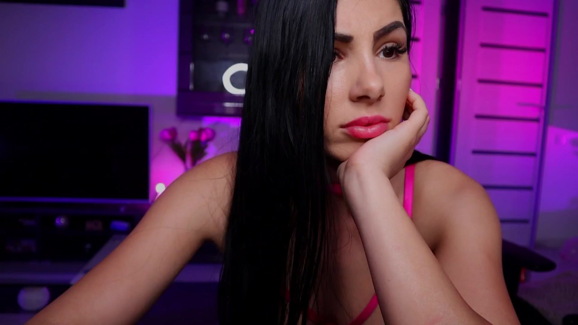 Gallery image thumbnail from AlexiaZya's myfreecams stream on, 05/06/2025, 10:02 image 8 of 20