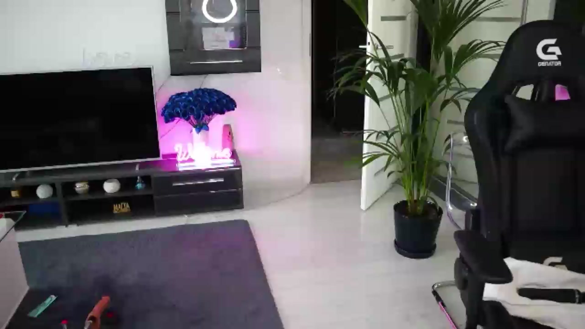 Gallery image thumbnail from AlexiaZya's myfreecams stream on, 07/07/2026, 13:17 image 15 of 20