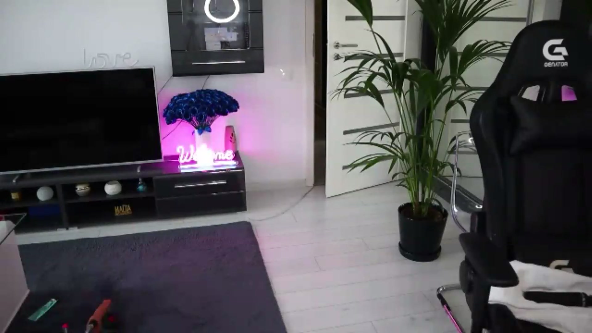 Gallery image thumbnail from AlexiaZya's myfreecams stream on, 07/07/2026, 13:17 image 17 of 20