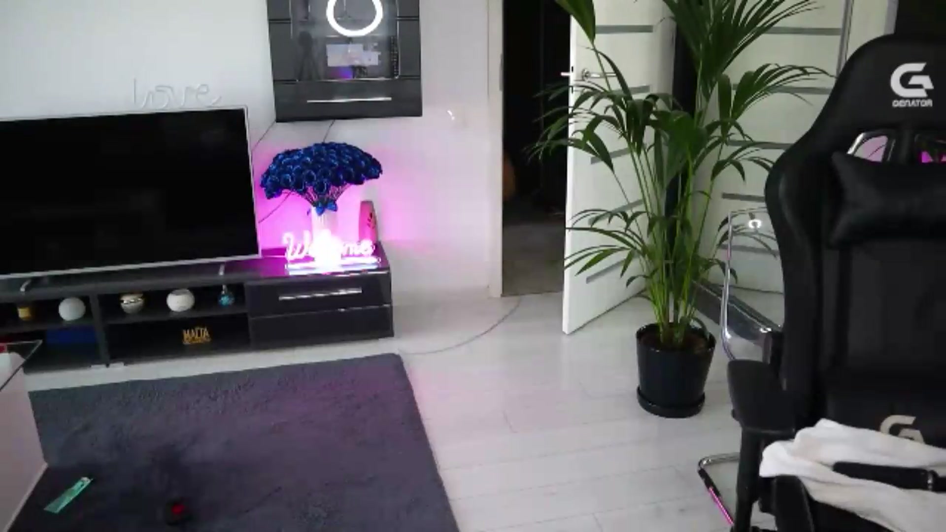 Gallery image thumbnail from AlexiaZya's myfreecams stream on, 07/07/2026, 13:17 image 18 of 20