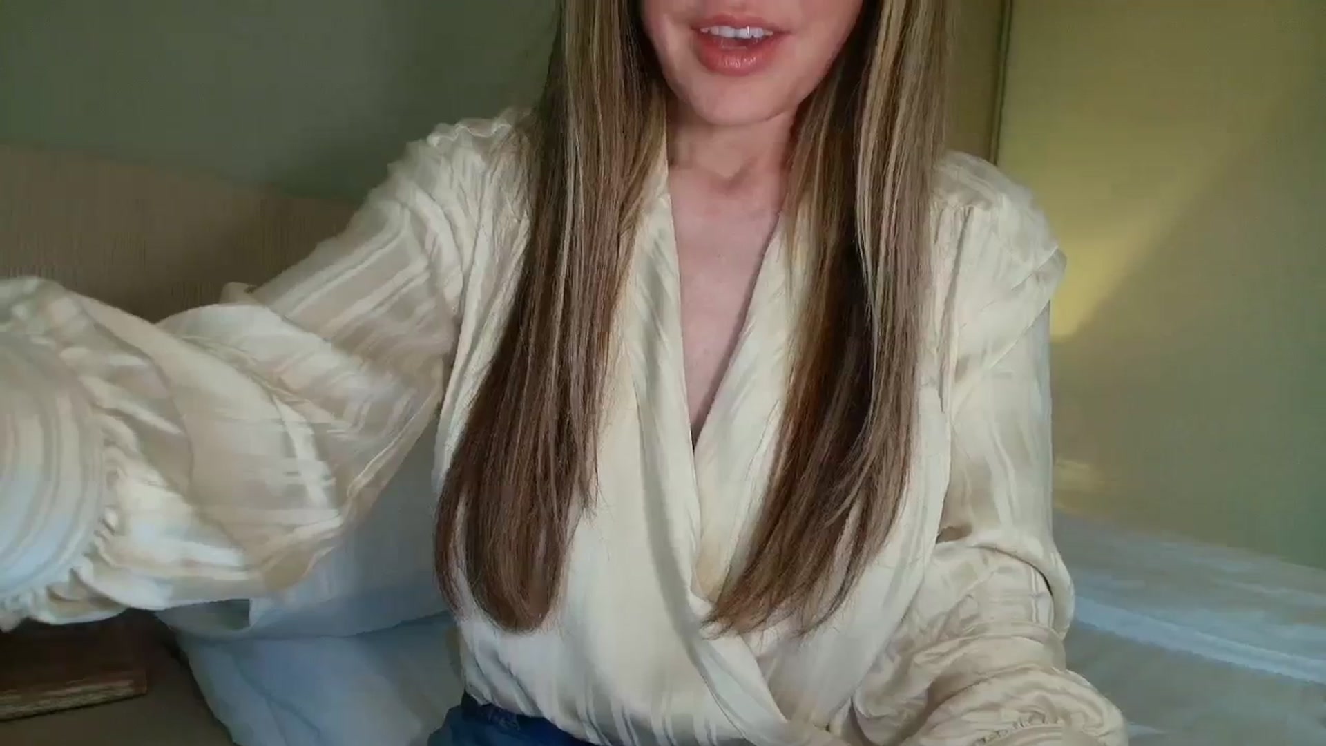 Gallery image thumbnail from Alexis's myfreecams stream on, 08/07/2025, 18:17 image 19 of 20