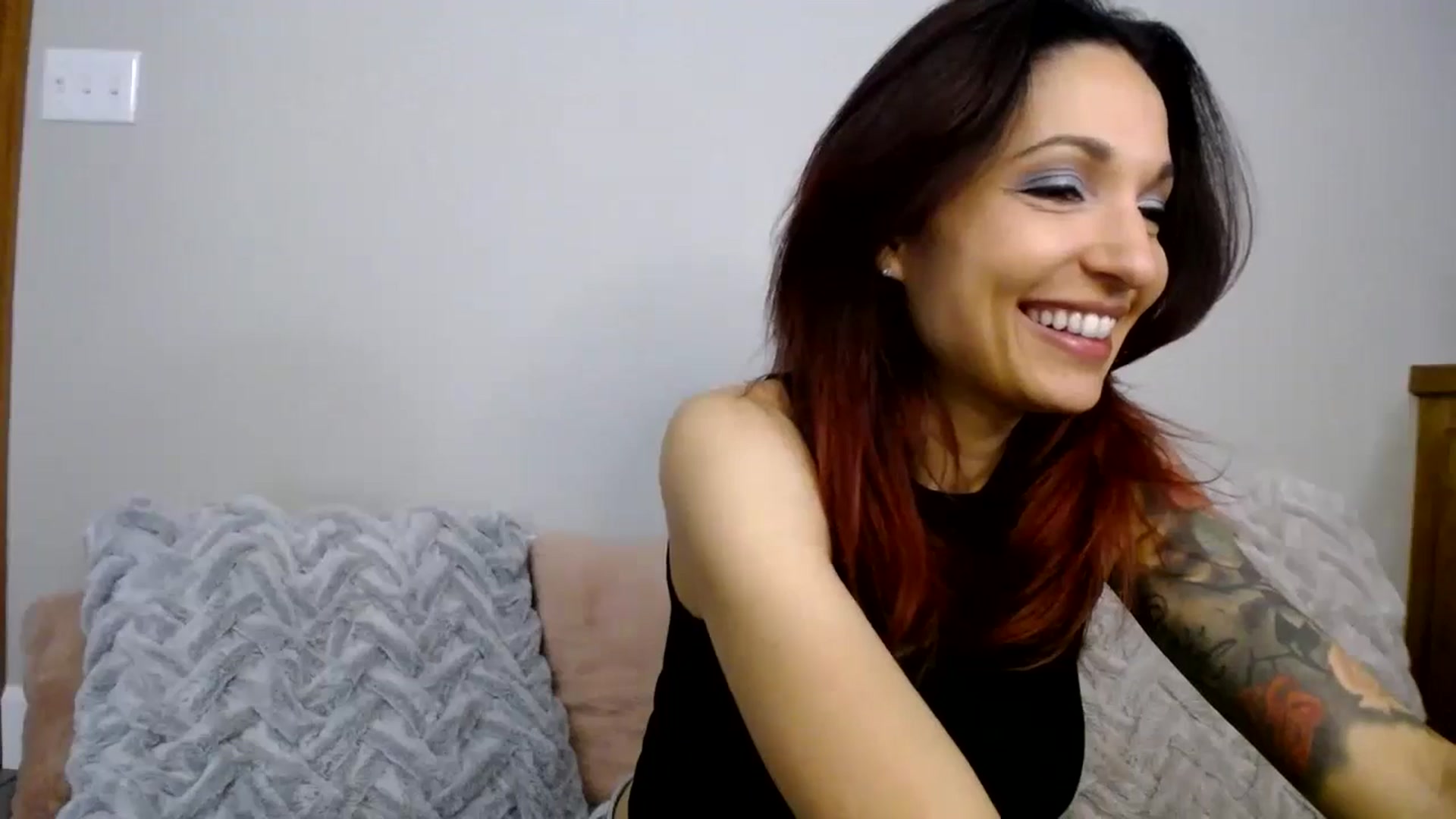 Gallery image thumbnail from AlexisAllen's myfreecams stream on, 05/28/2024, 06:55 image 17 of 20