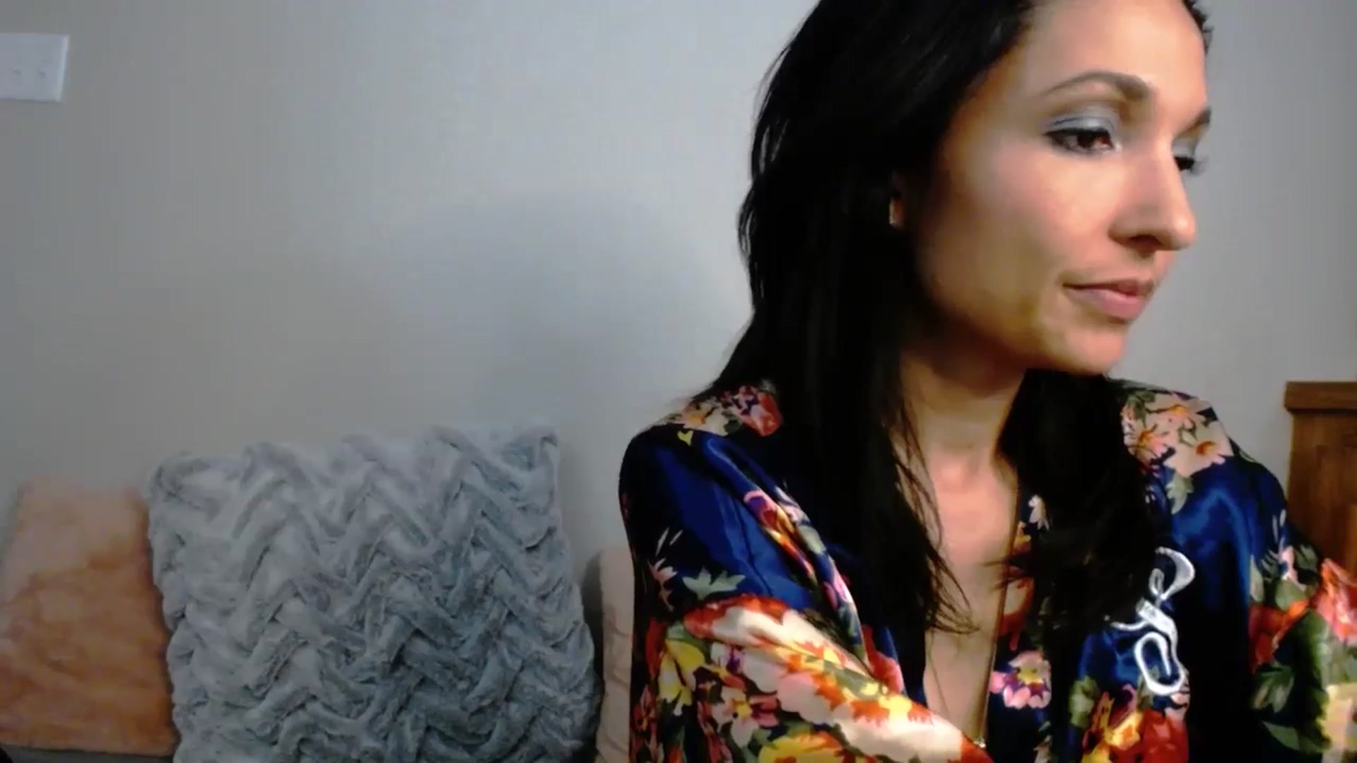 Gallery image thumbnail from AlexisAllen's myfreecams stream on, 06/17/2024, 07:03 image 10 of 20