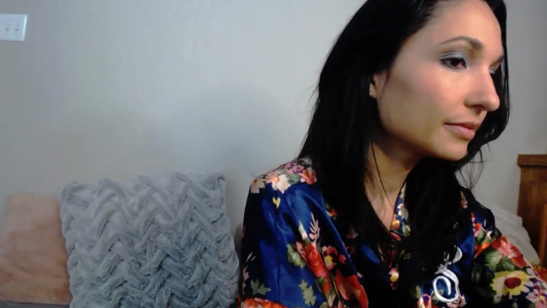 Gallery image thumbnail from AlexisAllen's myfreecams stream on, 06/17/2024, 07:03 image 4 of 20