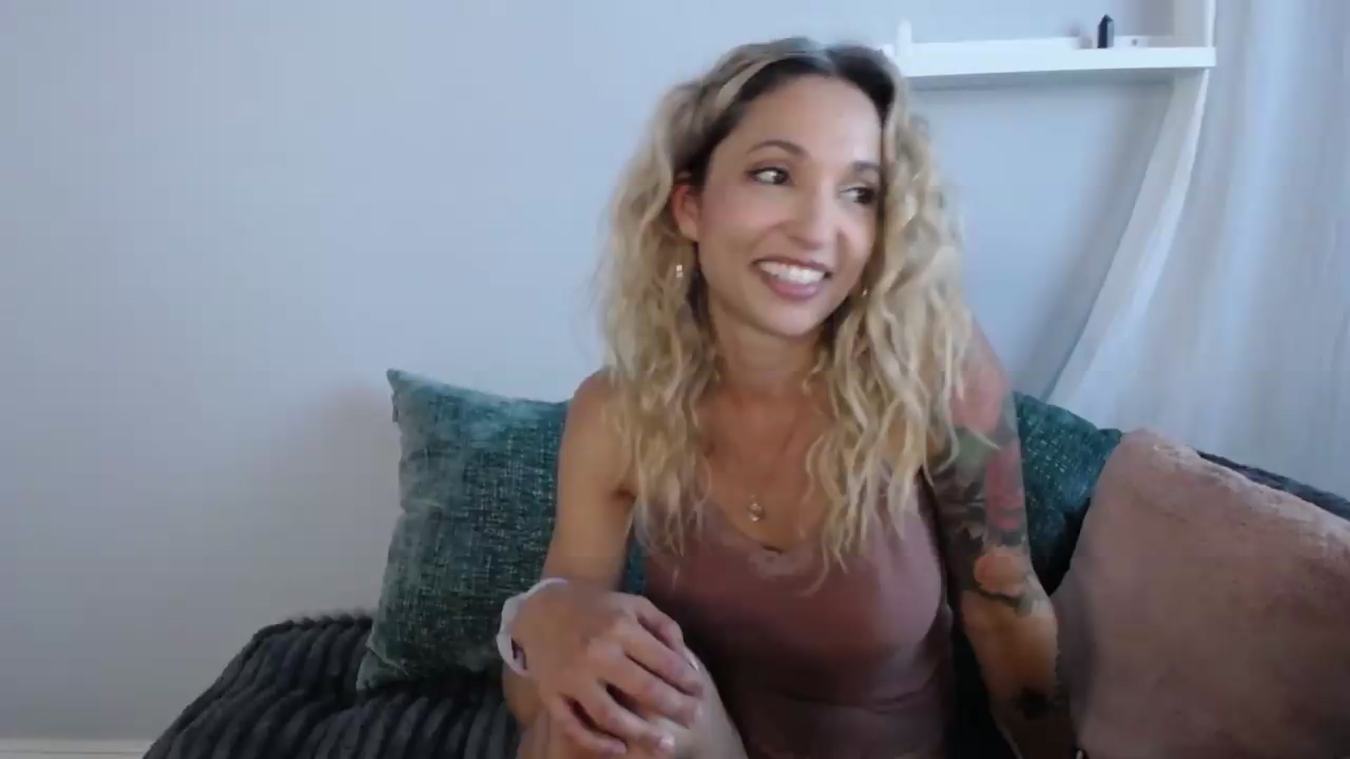 Gallery image thumbnail from AlexisAllen's myfreecams stream on, 08/11/2026, 18:27 image 18 of 20