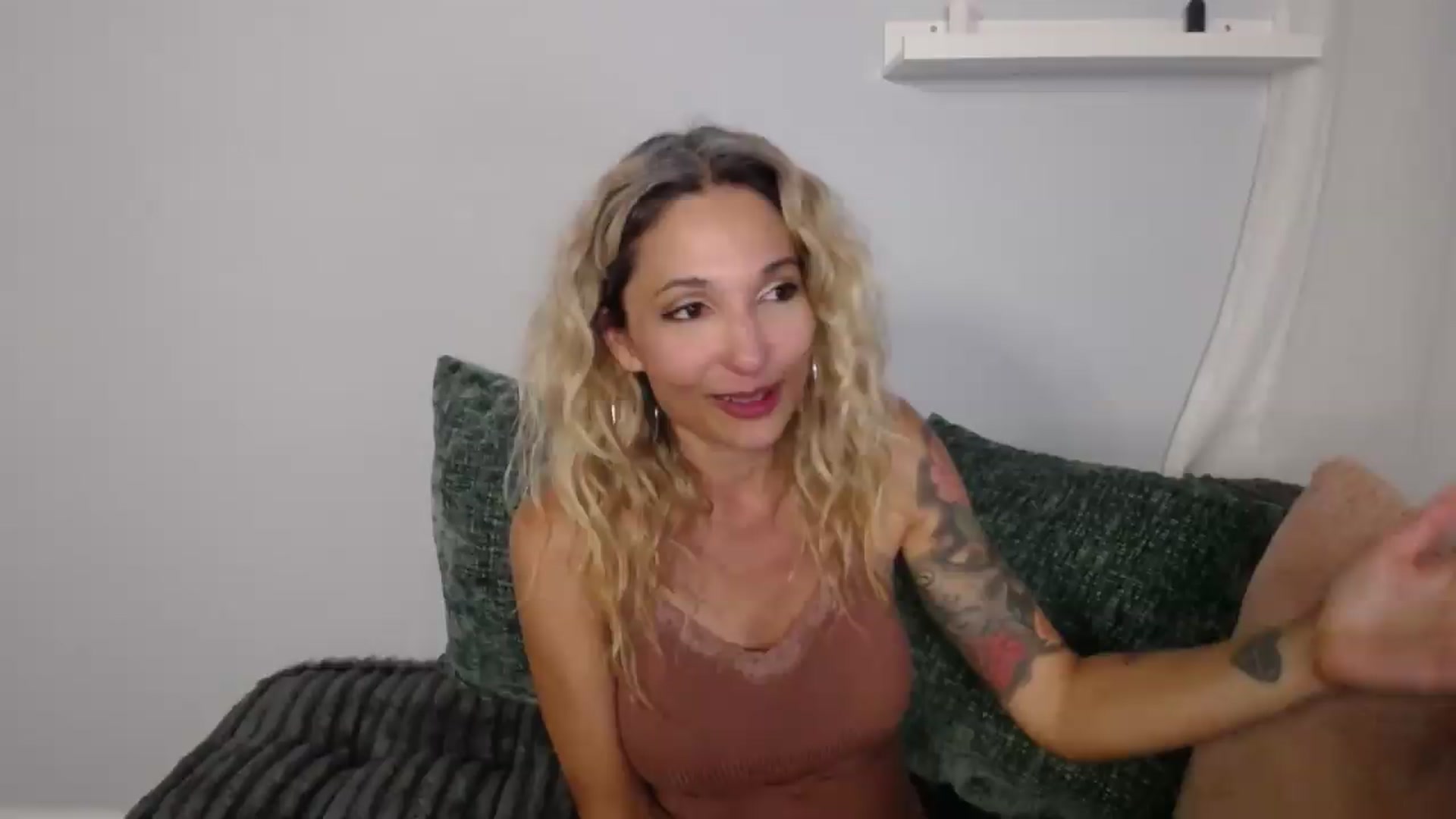 Gallery image thumbnail from AlexisAllen's myfreecams stream on, 08/12/2026, 06:54 image 10 of 20