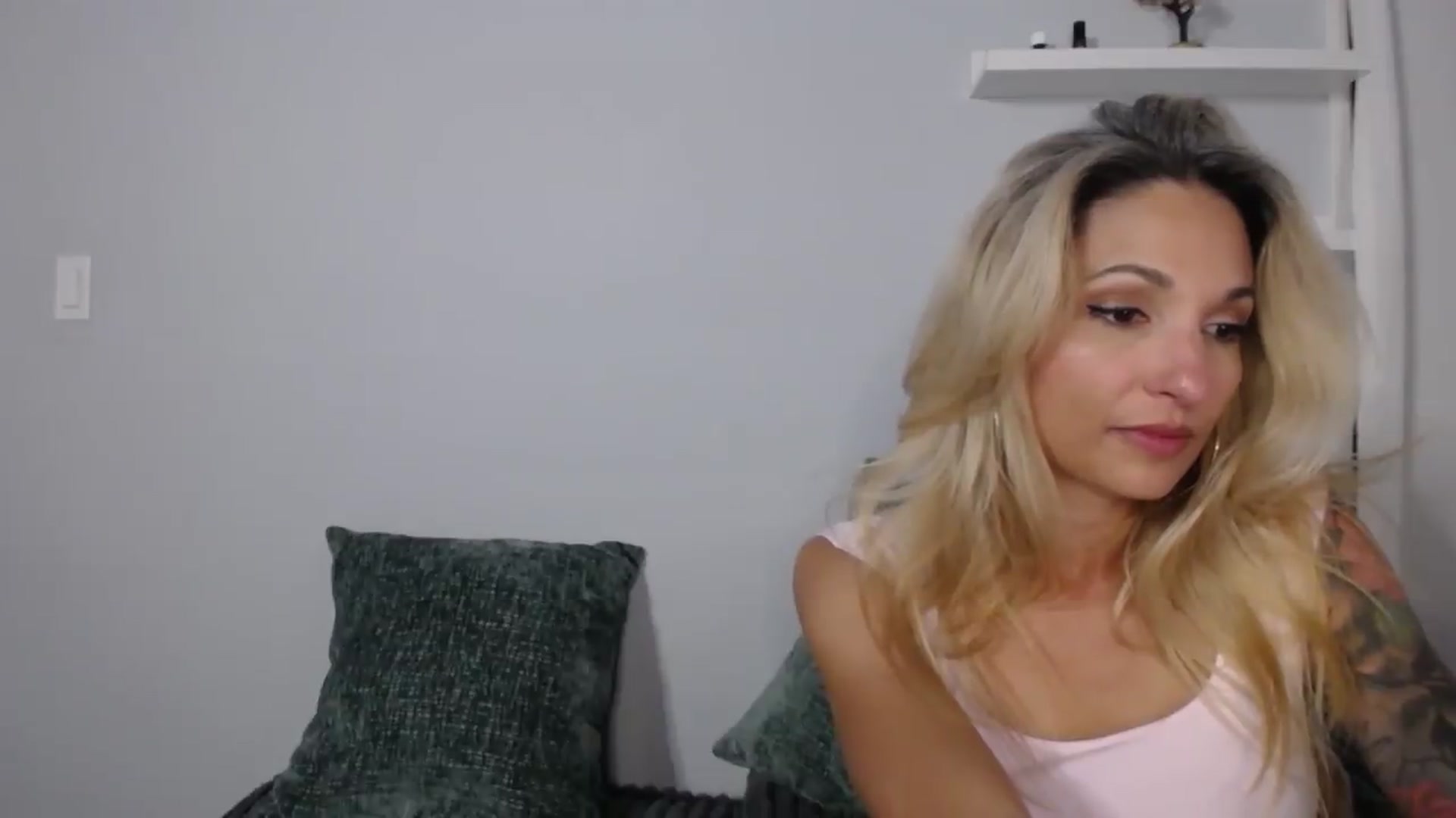 Gallery image thumbnail from AlexisAllen's myfreecams stream on, 08/16/2026, 08:09 image 4 of 20