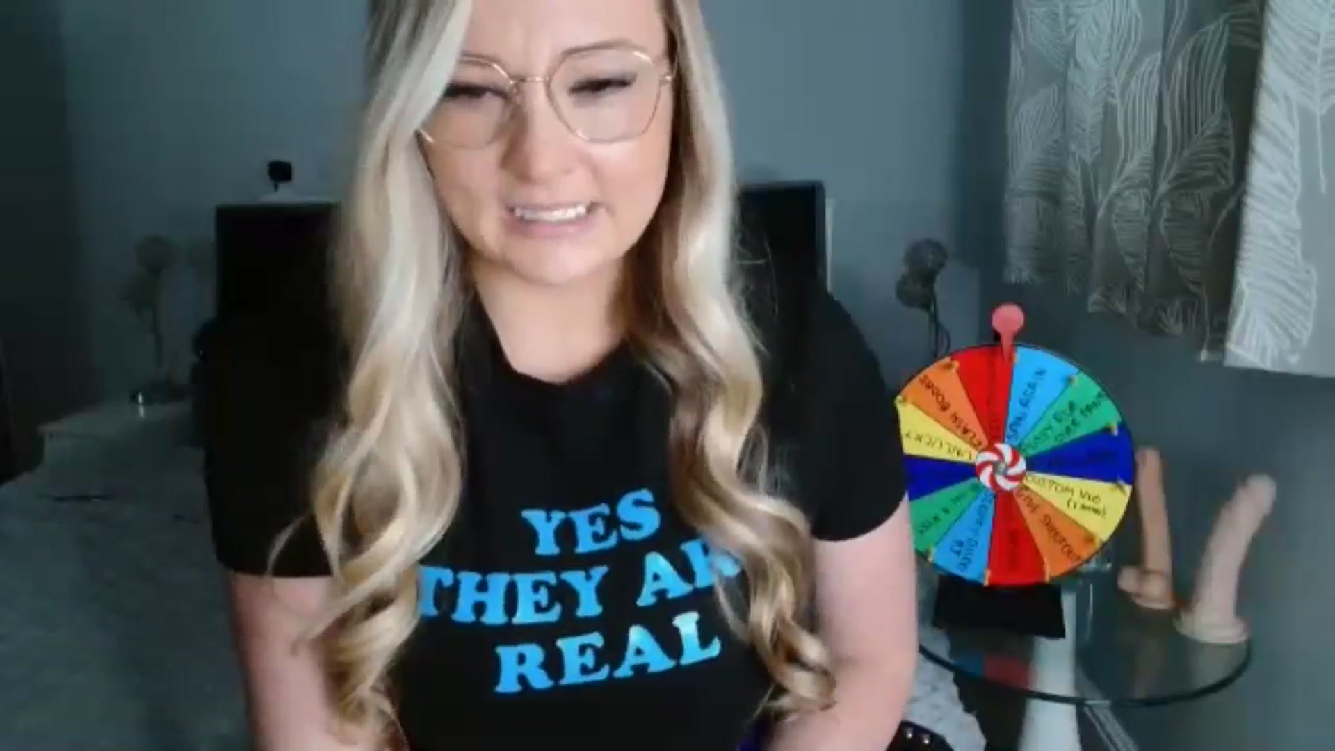 Gallery image thumbnail from AlexisBrookeX's myfreecams stream on, 11/25/2024, 15:34 image 15 of 20