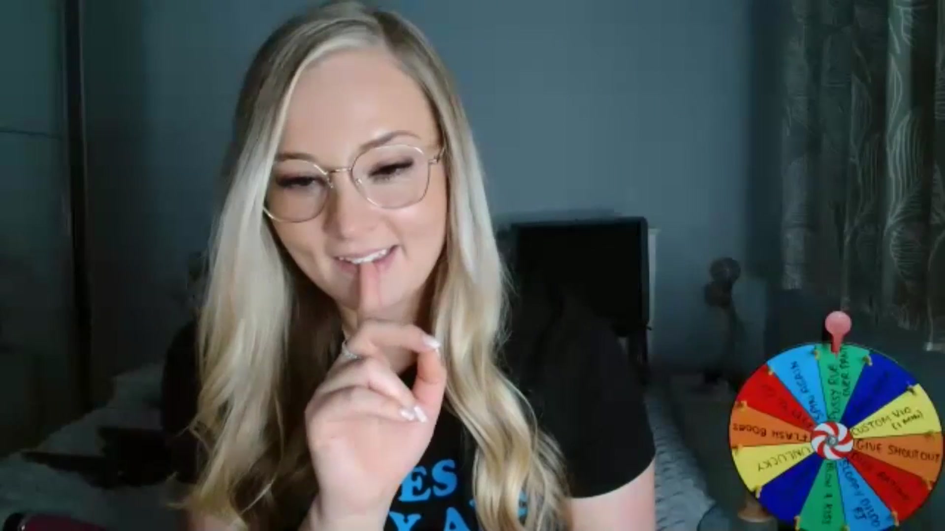 Gallery image thumbnail from AlexisBrookeX's myfreecams stream on, 11/25/2024, 17:56 image 7 of 20