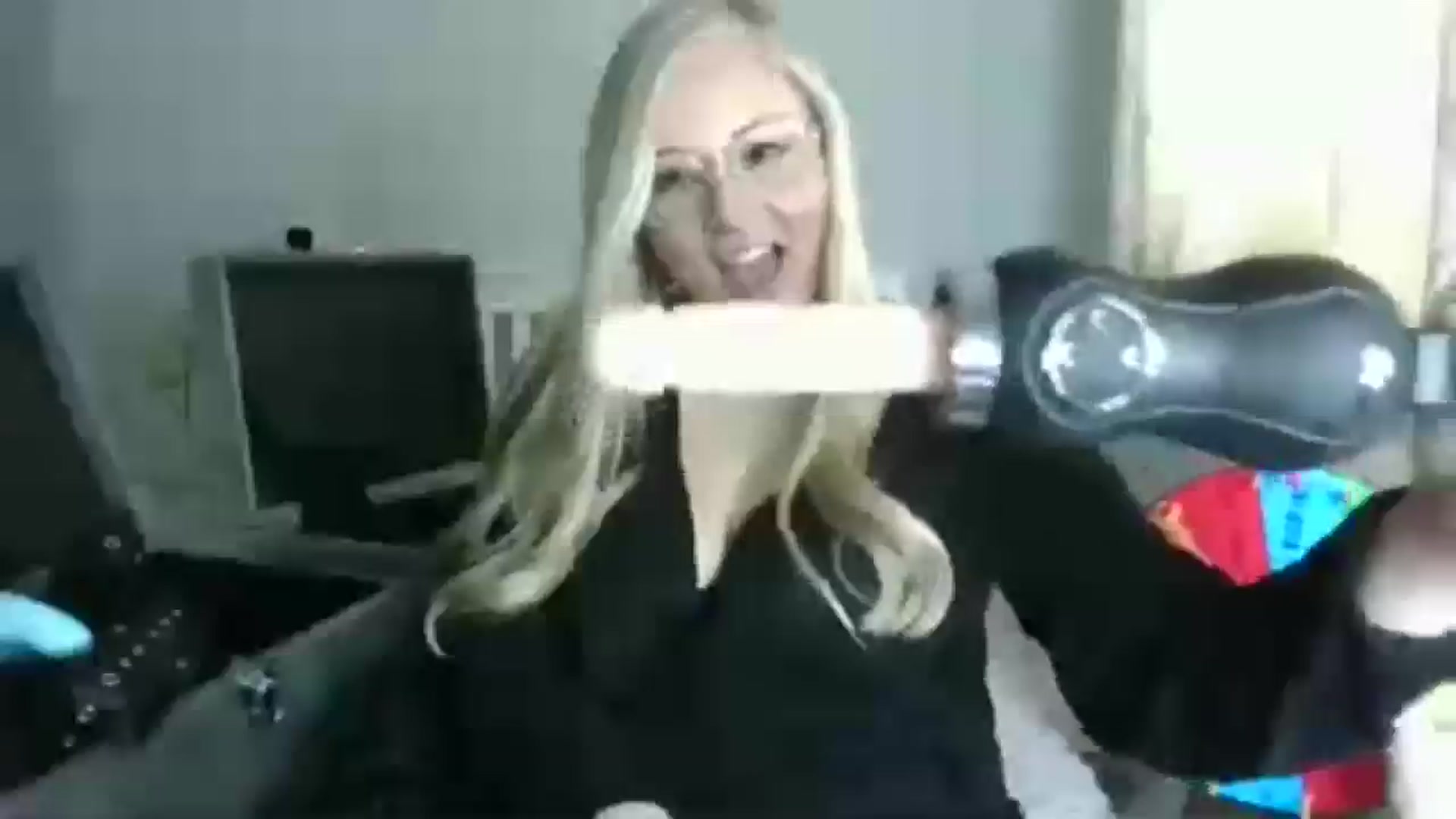 Gallery image thumbnail from AlexisBrookeX's myfreecams stream on, 11/27/2024, 12:44 image 18 of 20