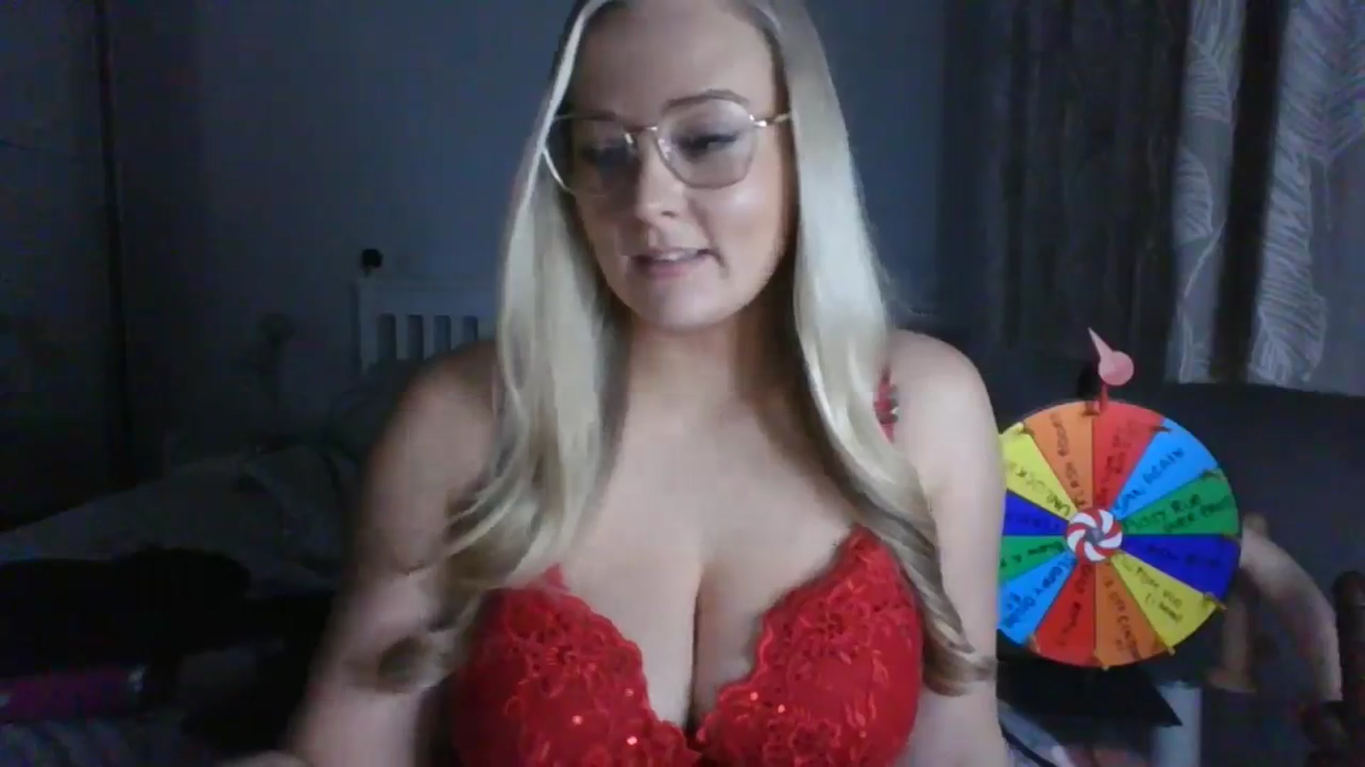 Gallery image thumbnail from AlexisBrookeX's myfreecams stream on, 12/05/2024, 17:05 image 12 of 20