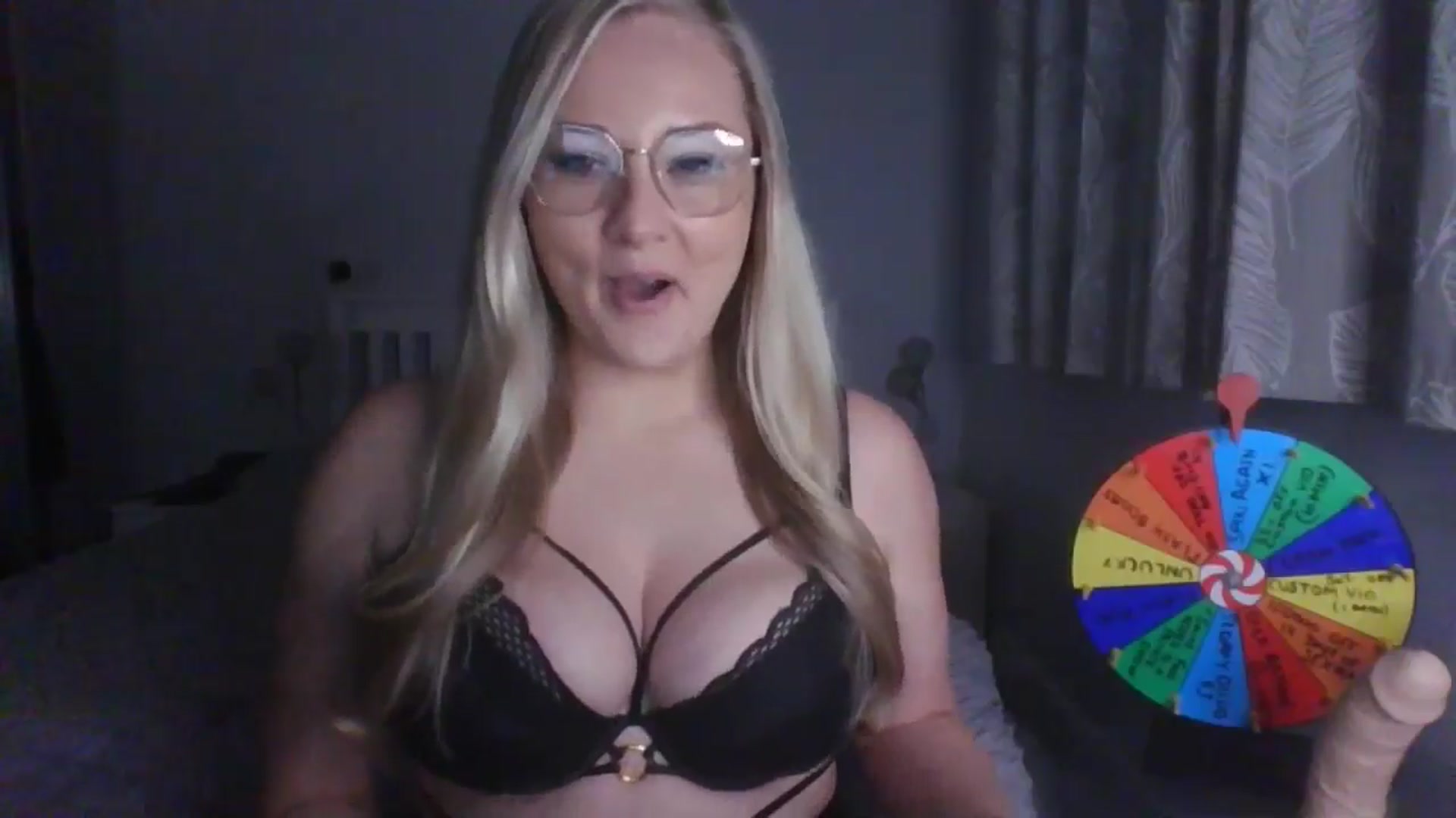 Gallery image thumbnail from AlexisBrookeX's myfreecams stream on, 12/13/2024, 16:12 image 5 of 20