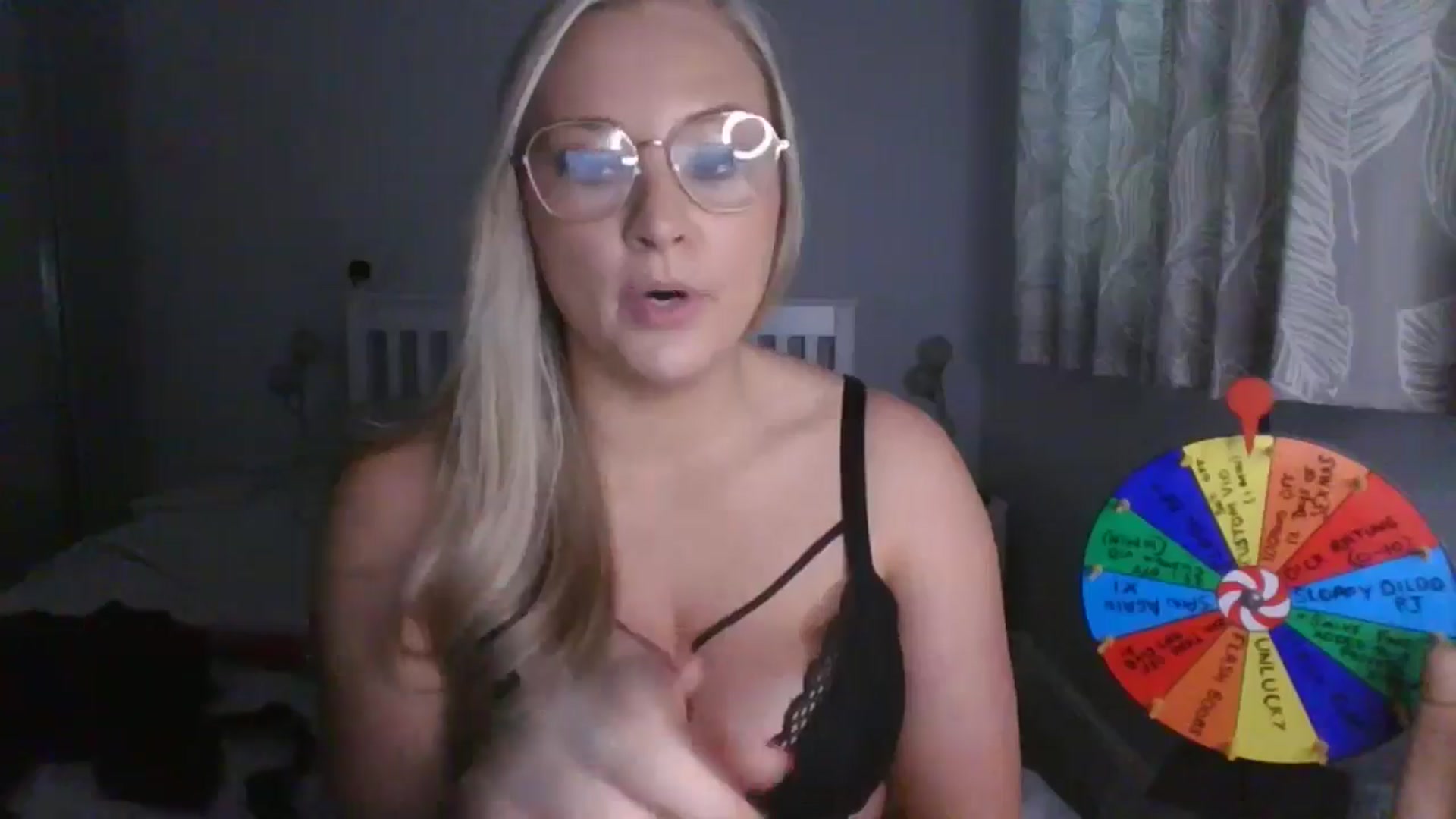 Gallery image thumbnail from AlexisBrookeX's myfreecams stream on, 12/18/2024, 14:39 image 17 of 20