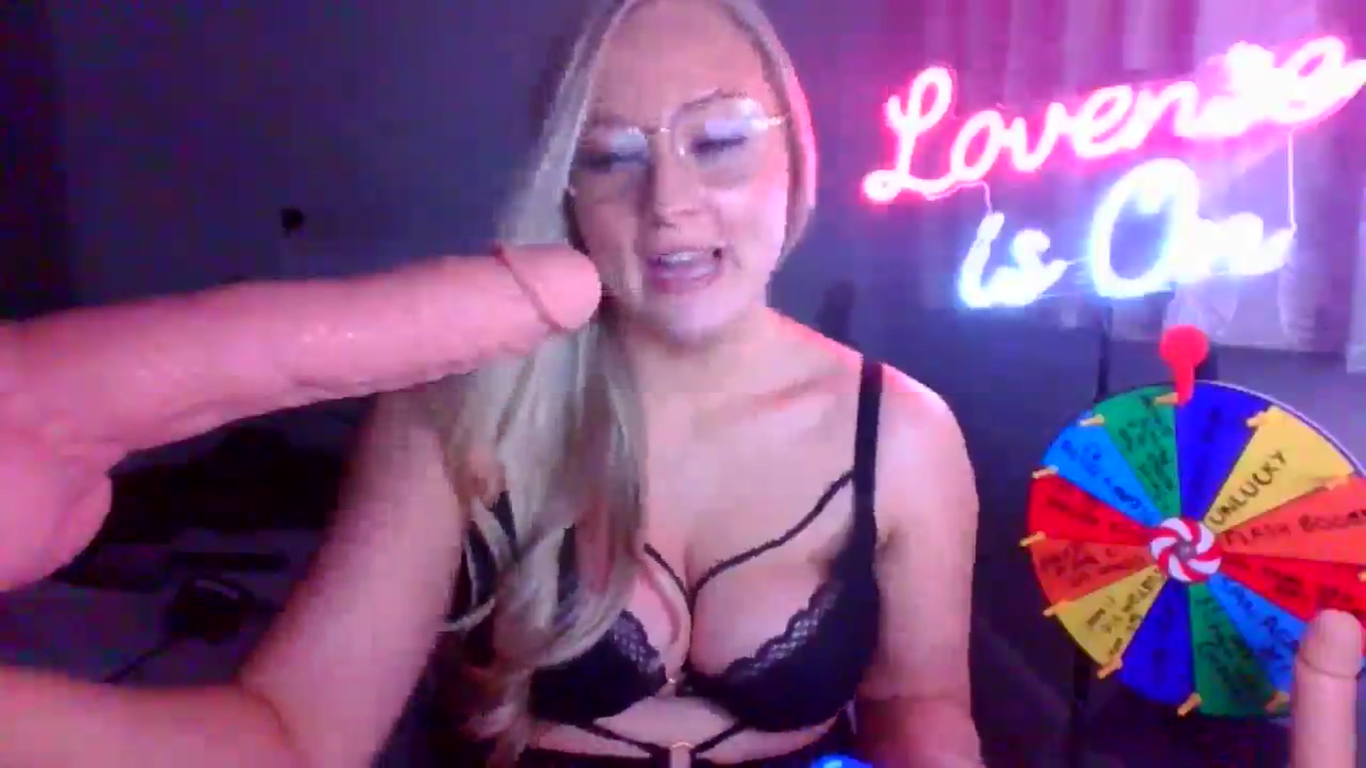 Gallery image thumbnail from AlexisBrookeX's myfreecams stream on, 12/18/2024, 17:33 image 17 of 20